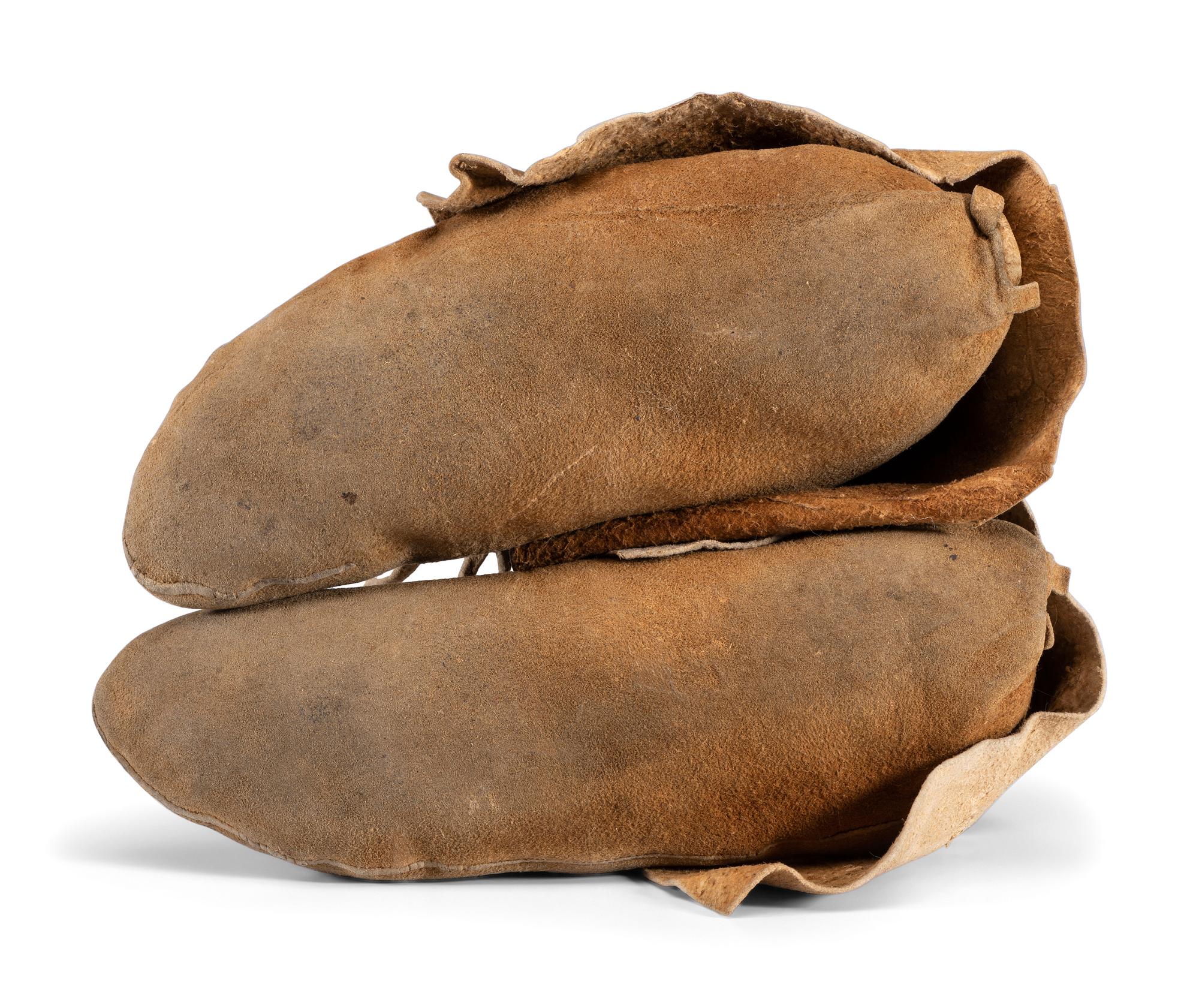 Athapaskan / Plateau Beaded Hide Soft Soled Moccasins, with Side Seam