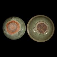 Two Large Chinese Longquan Celadon Crackled Glazed Porcelain Wares, Ming Dynasty or Later 明或更晚 龍泉青瓷大盤及三足香爐各一