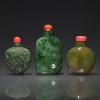 Three Chinese Jade and Jadeite Snuff Bottles, 19th to 20th Century — 晚清-民國 碧玉及翡翠鼻煙壺三支
