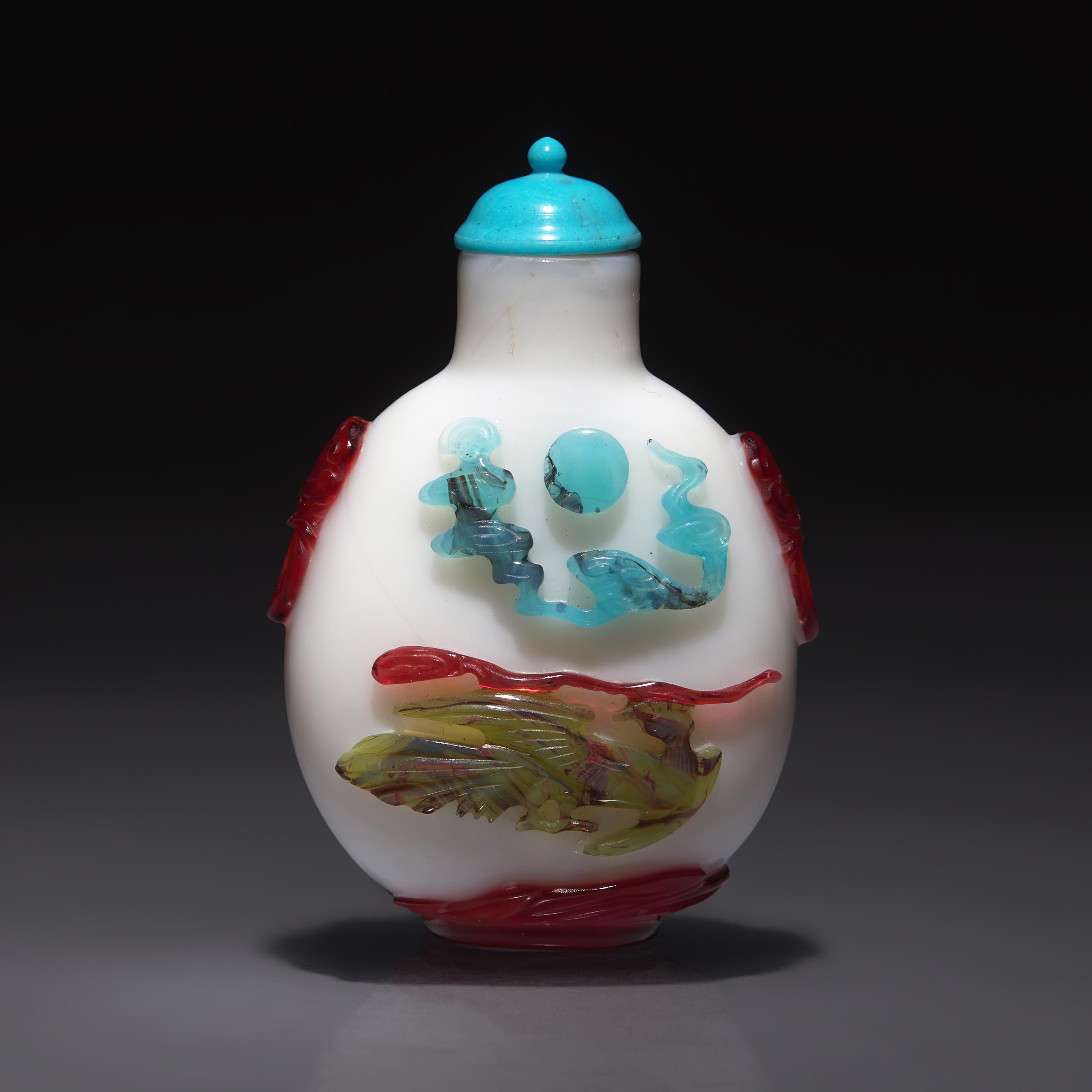 A Chinese Five-Color Overlay Glass Snuff Bottle, Qing Dynasty, Qianlong Period, Circa 1736-1795 — 1736-1795年 涅白地套五色料雕花鼻煙壺