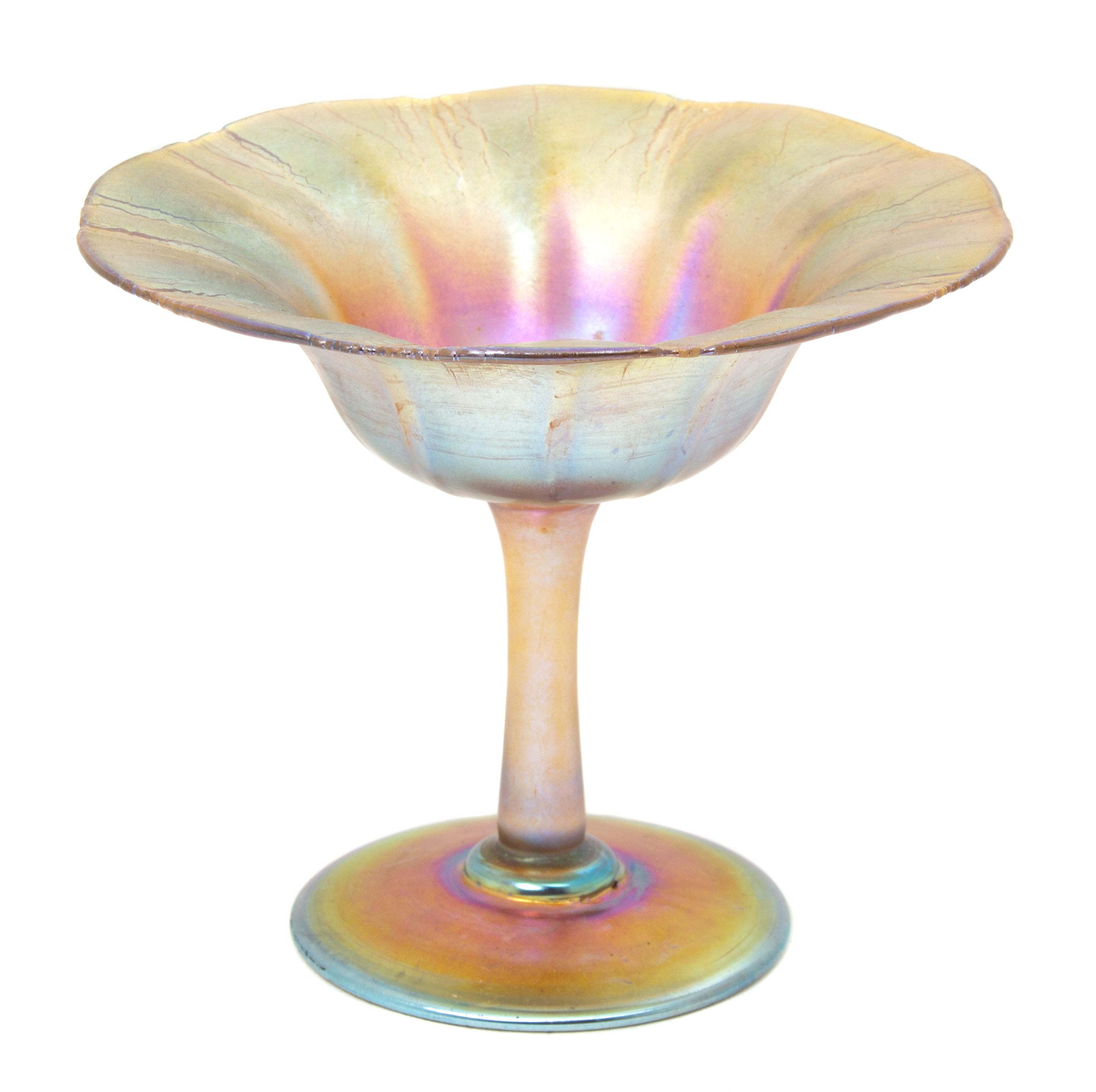 A Tiffany Studios Favrile Glass Compote Height 4 1/2 x diameter 5 1/2 inches. — EARLY 20TH CENTURY