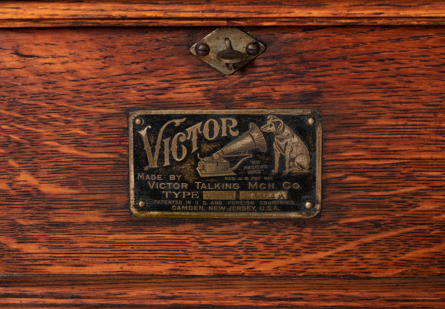 A Victor type III Disc Phonograph with a Wooden Horn