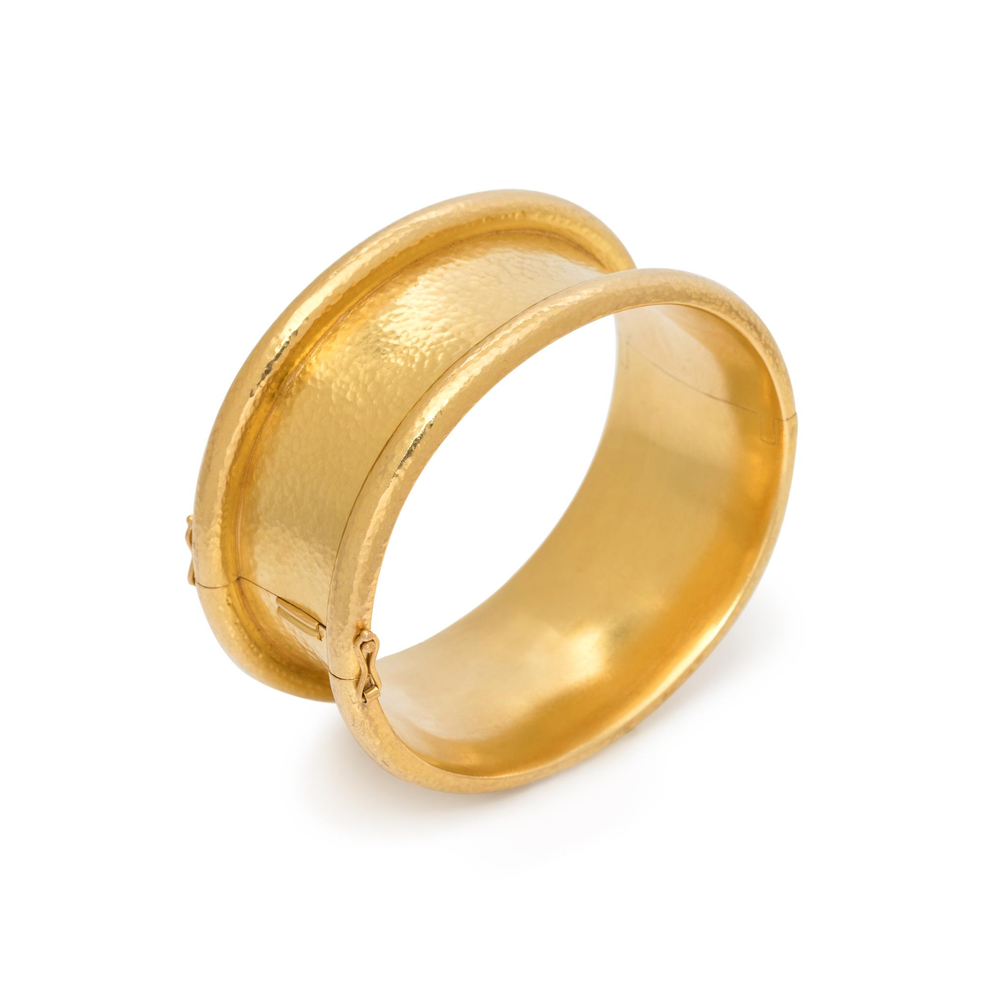 ELIZABETH LOCKE, YELLOW GOLD 'AMULET' BANGLE BRACELET