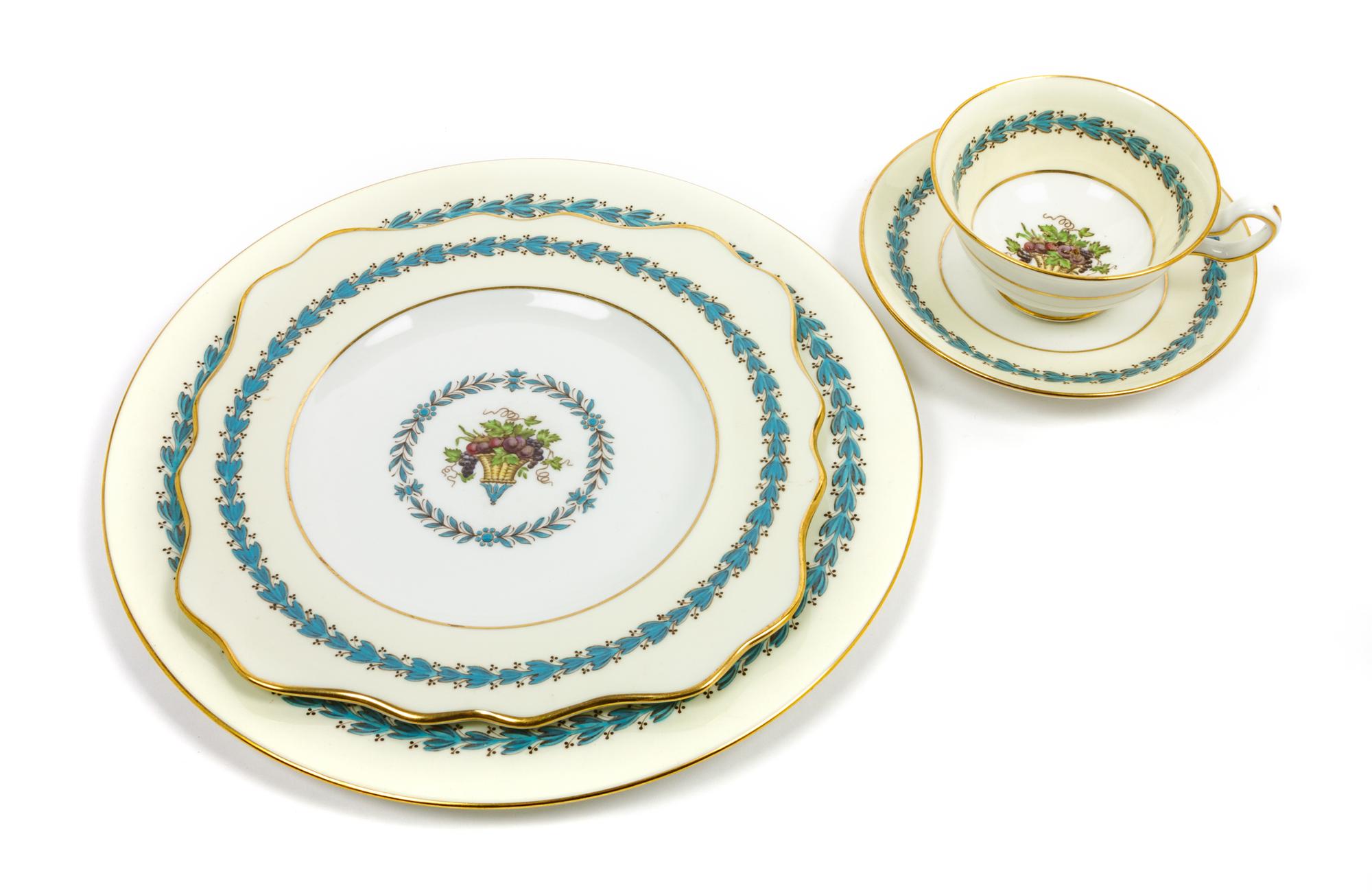 A Wedgewood Porcelain Dinner Service Diameter of dinner plate 10 1/8 inches.