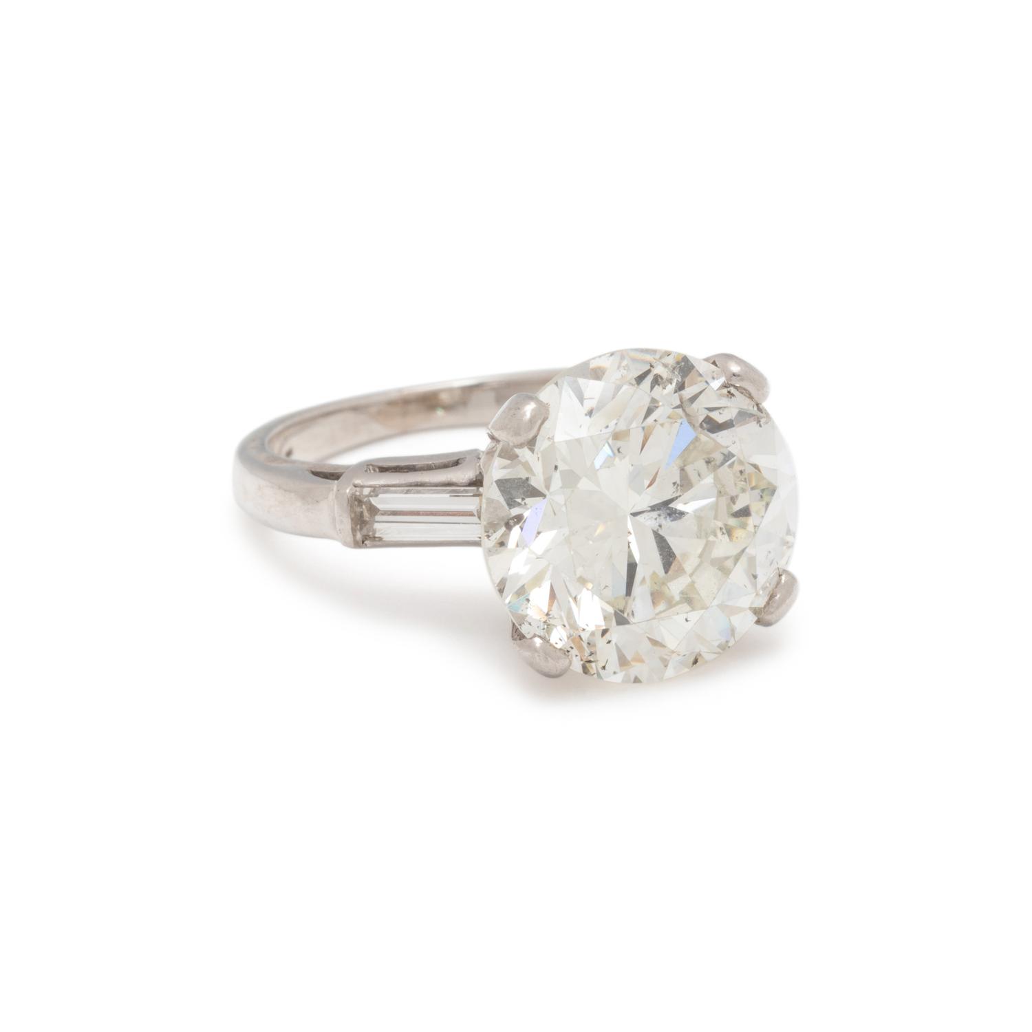 DIAMOND RING
