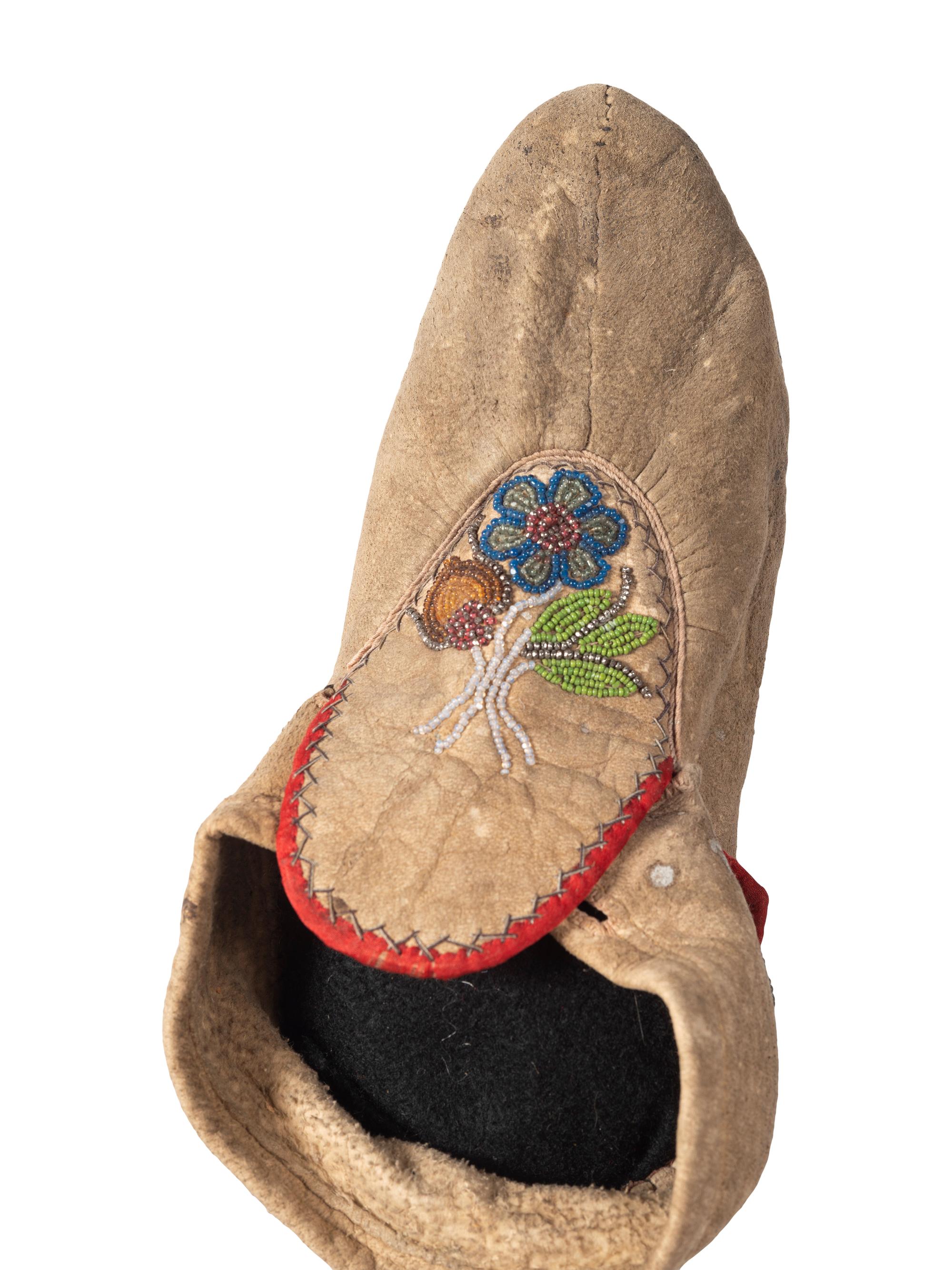 Anishinaabe and Haudenosaunee Hide Moccasins