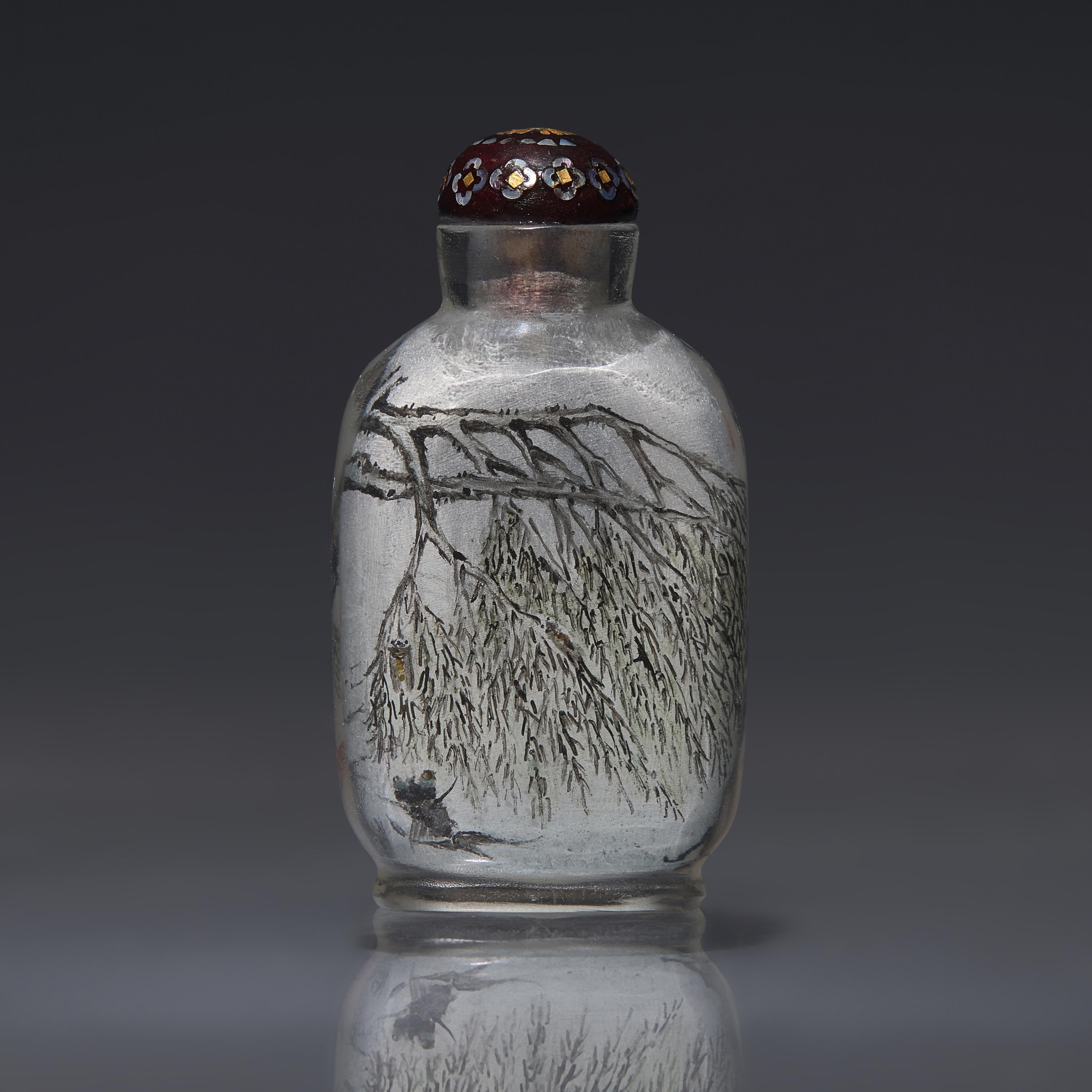 A Miniature Chinese Interior-Painted Glass Snuff Bottle, Meng Zishou, 1906 — 1906年 孟子受作玻璃內畫柳樹雙燕圖小鼻煙壺