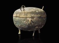 A Chinese bronze tripod vessel and cover, Dui, Eastern Zhou dynasty 青銅敦一件 東周