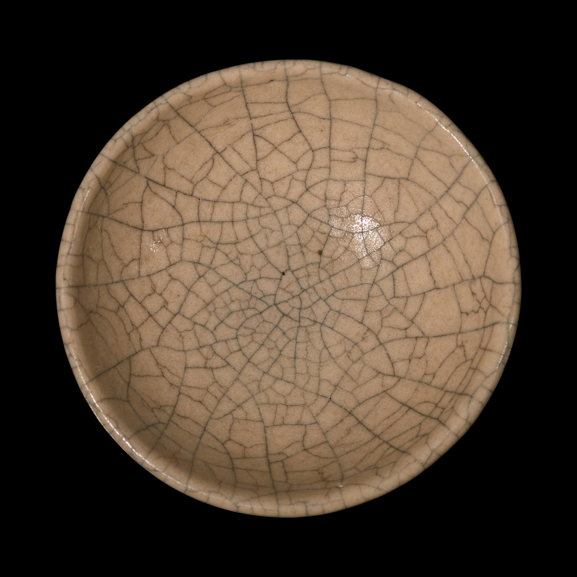 A Chinese Ge -Type Crackle Glazed Bowl 仿哥窯小盌