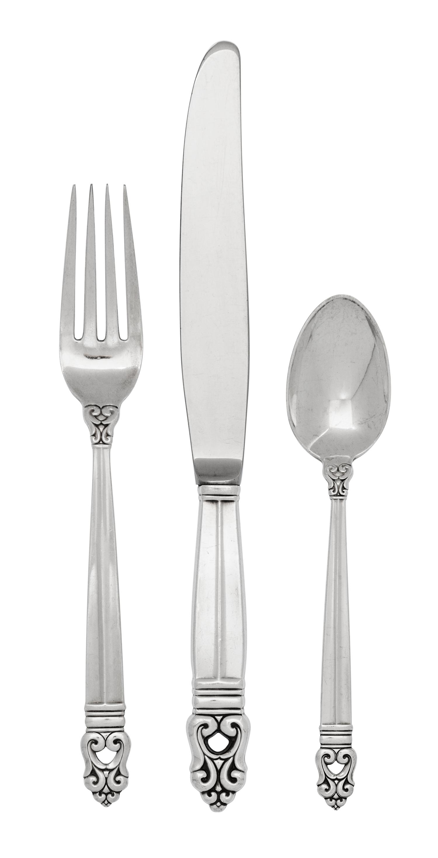 An American Silver Flatware Service, International Silver Co., Meriden, CT, Royal Danish pattern, comprising: 12 dinner knives 12 butte