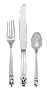 An American Silver Flatware Service, International Silver Co., Meriden, CT, Royal Danish pattern, comprising: 12 dinner knives 12 butte