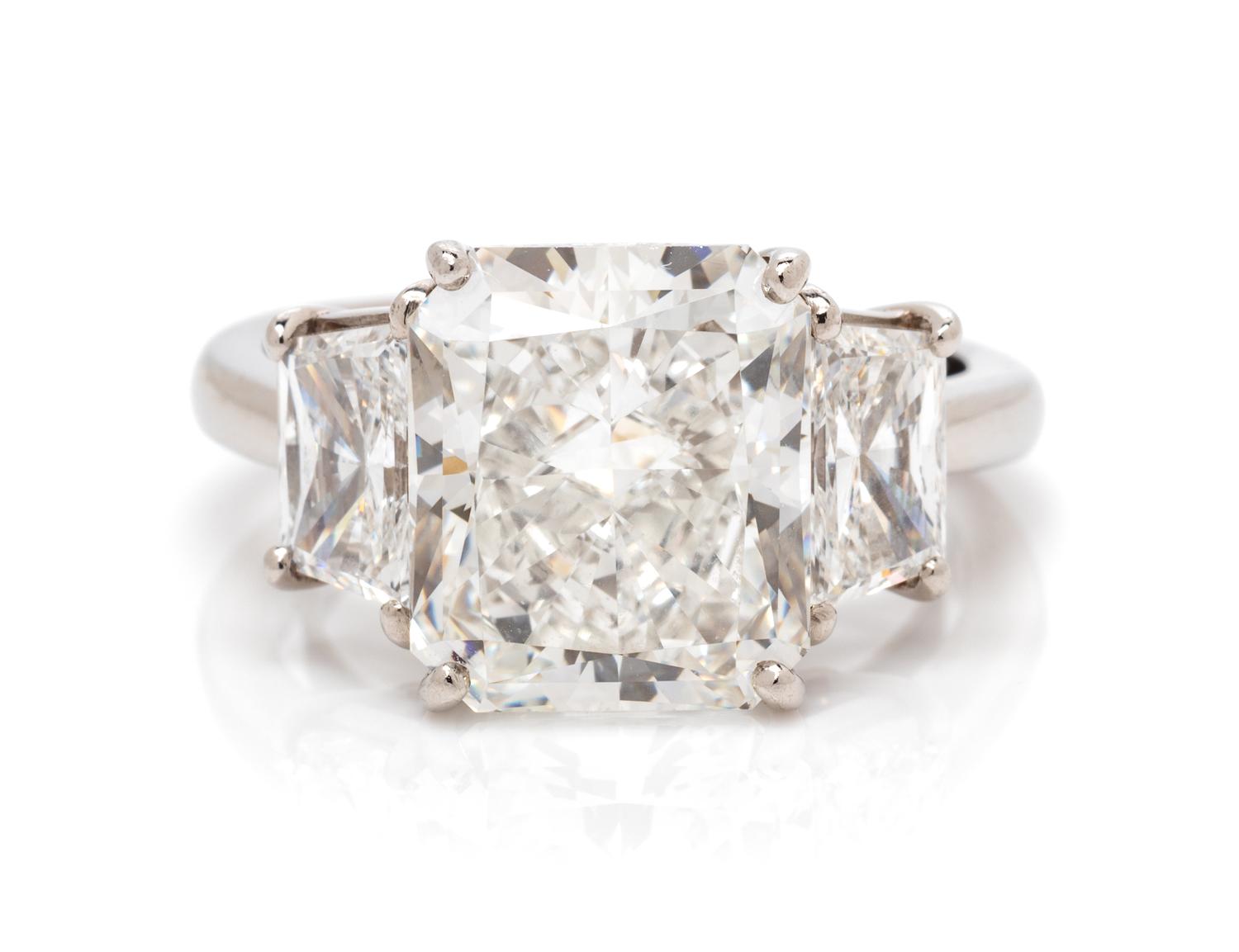 A Platinum and Diamond Ring, 5.70 dwts.