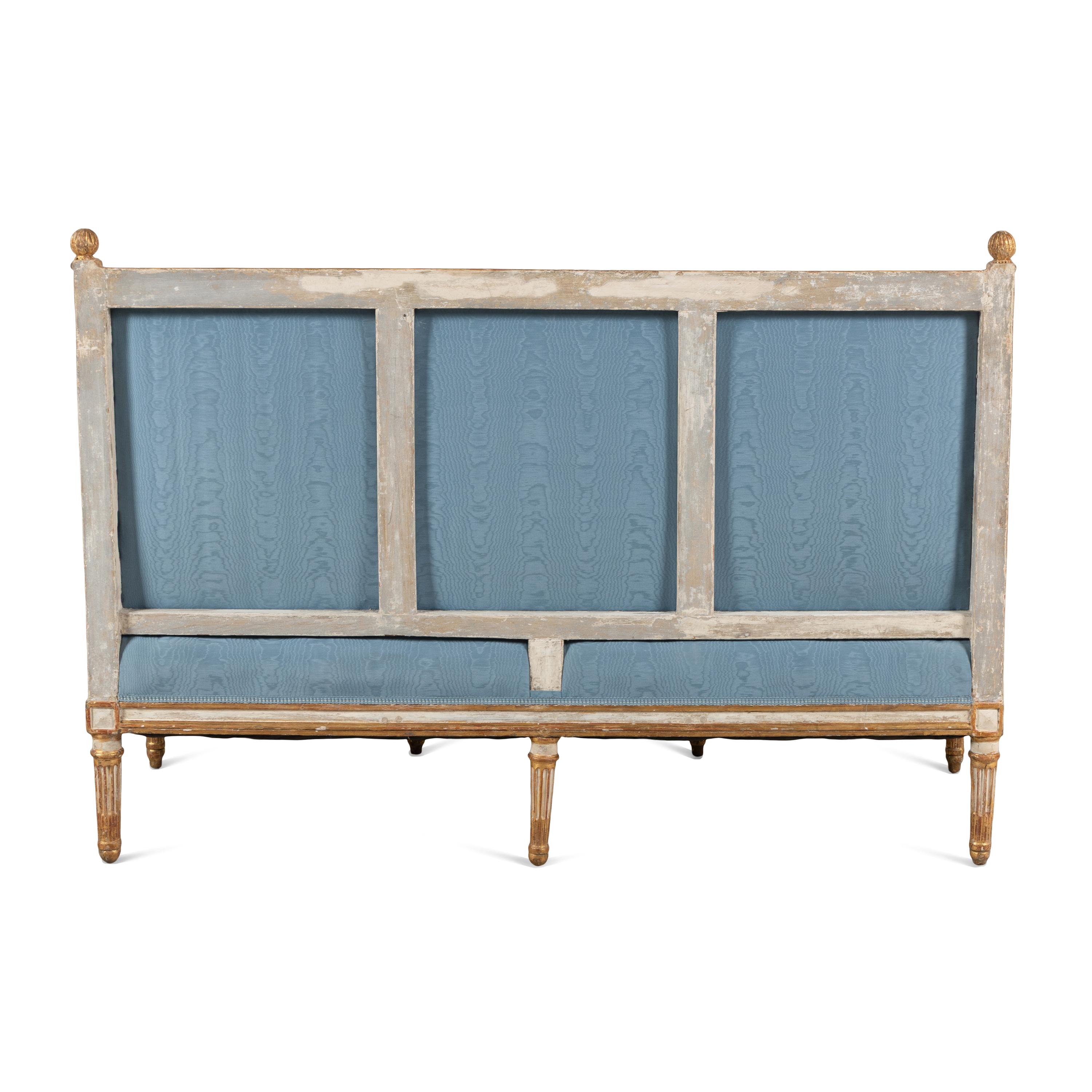 A Louis XVI White-Painted and Parcel Gilt Canapé à La Turque
