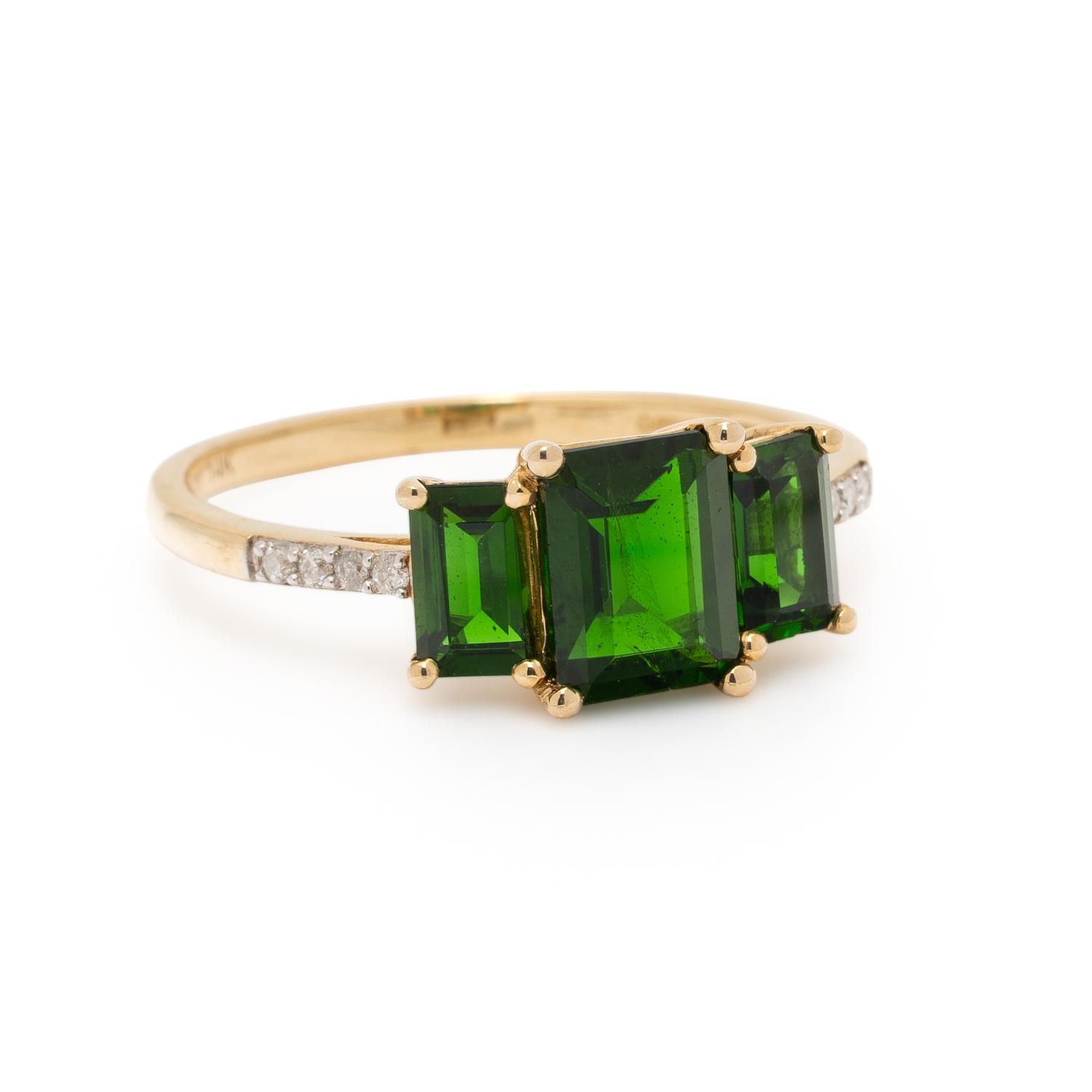DIOPSIDE, DIAMOND, AND YELLOW GOLD RING