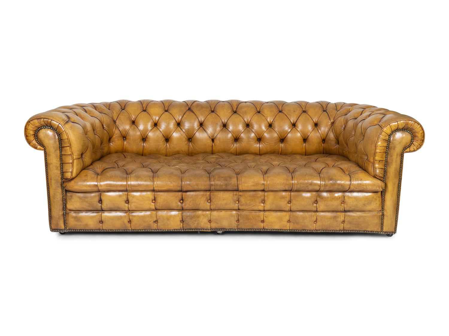 An English Edwardian Tufted Leather Chesterfield Sofa — 20TH CENTURY