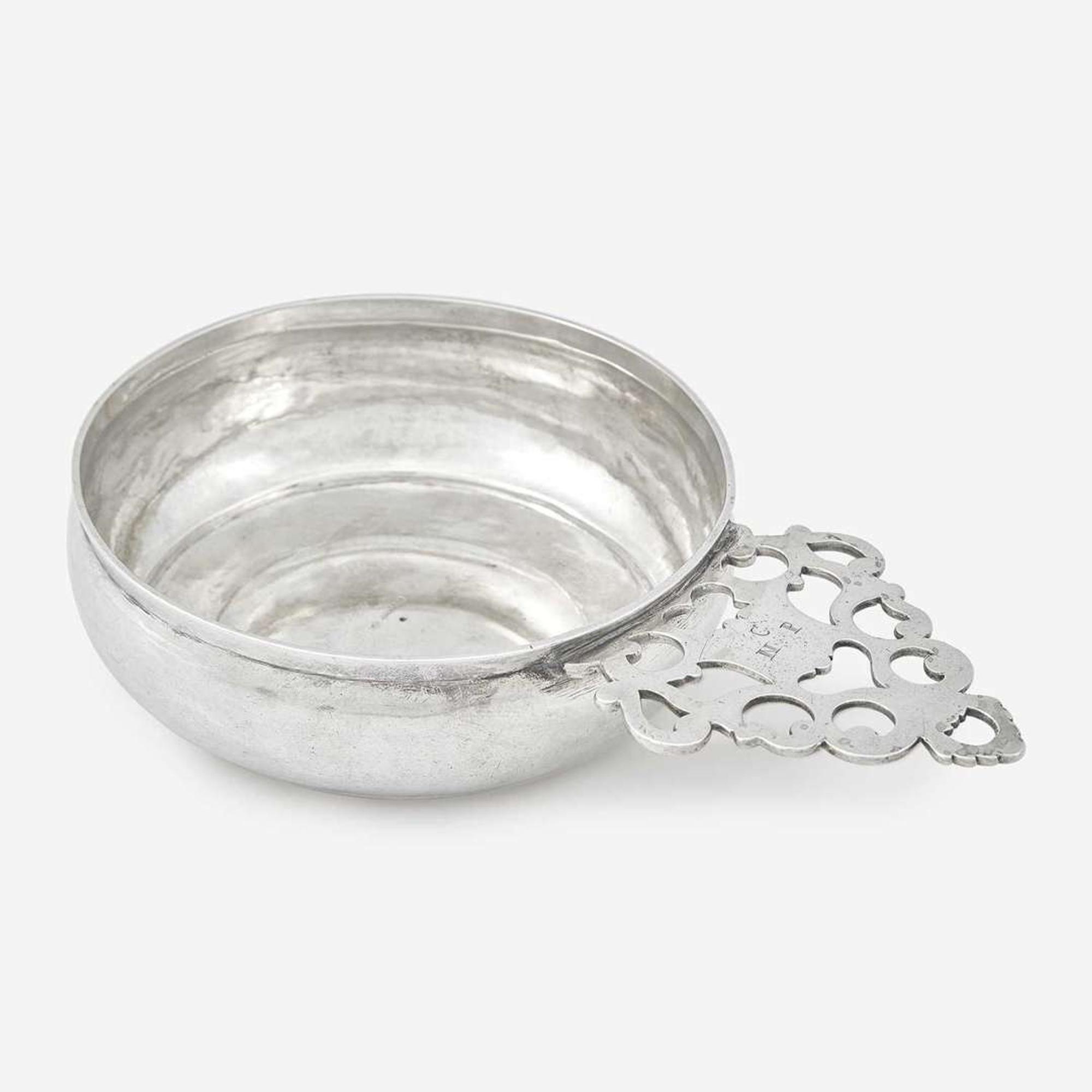 A silver porringer George Hanners (1696-1740), Sr., Boston, MA, circa 1720