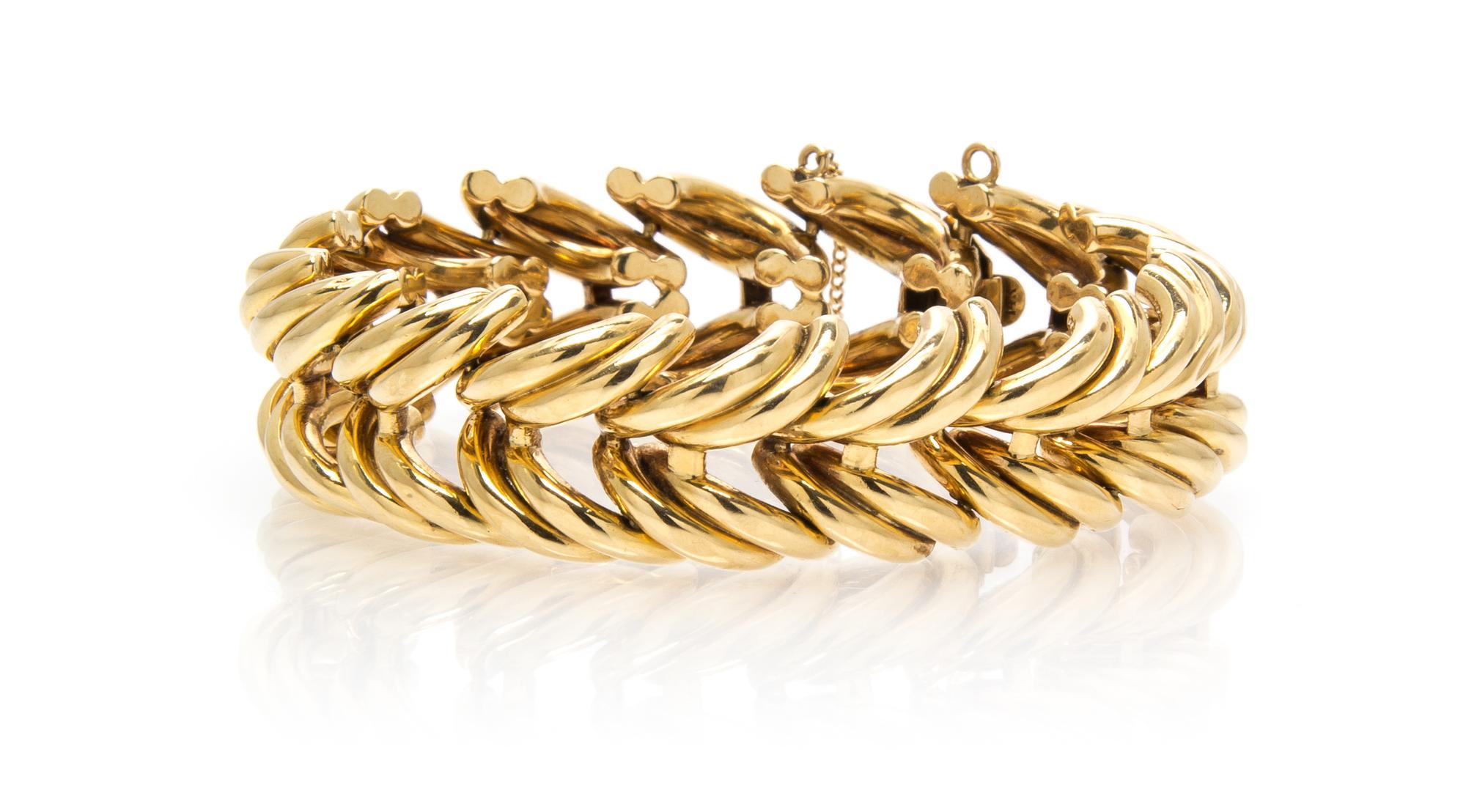 A 14 Karat Yellow Gold Link Bracelet, 22.80 dwts.