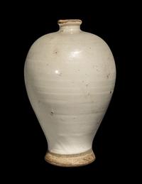 A Chinese White Glazed Porcelain Jar