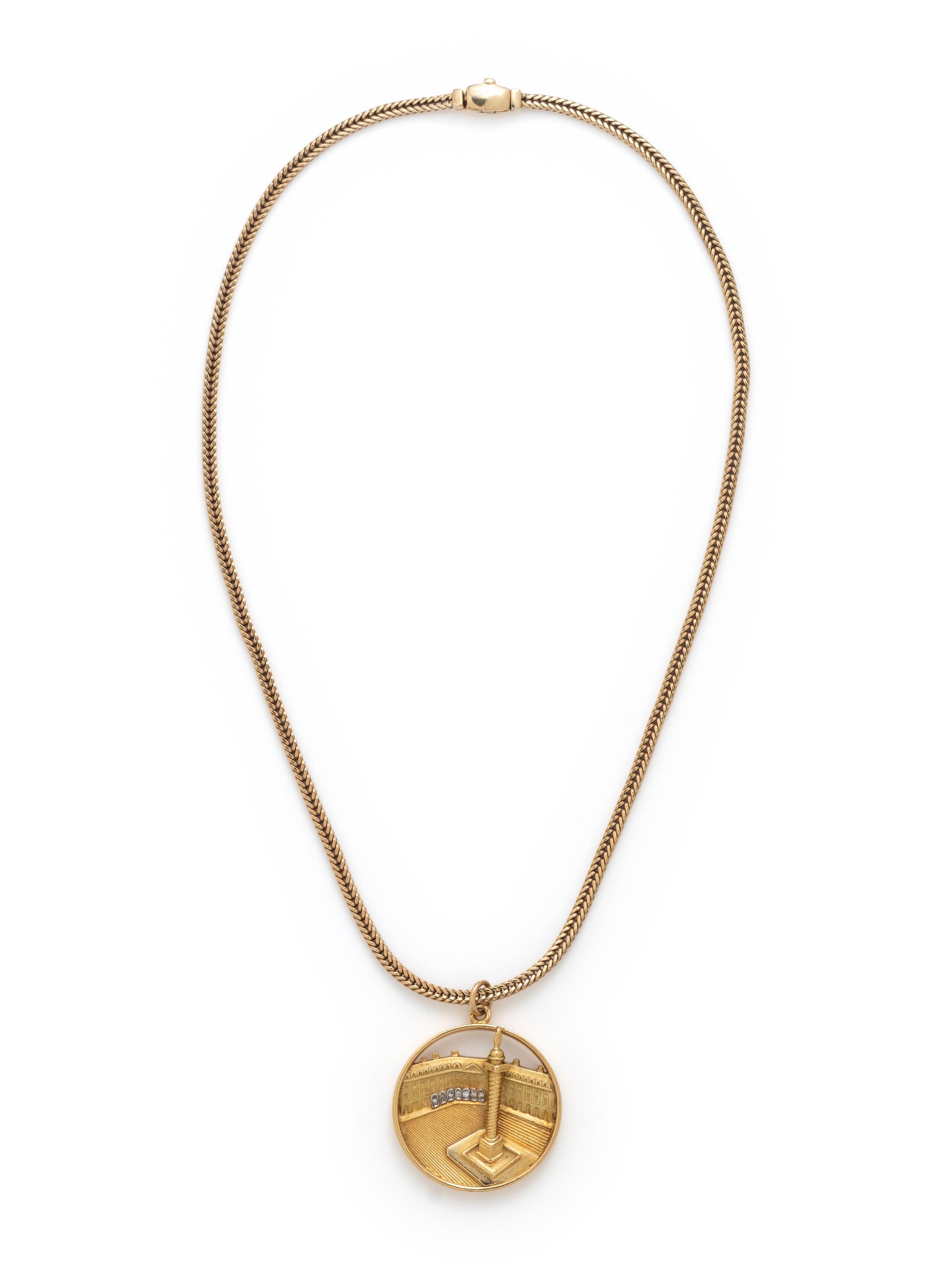 VAN CLEEF & ARPELS, YELLOW GOLD AND DIAMOND PENDANT