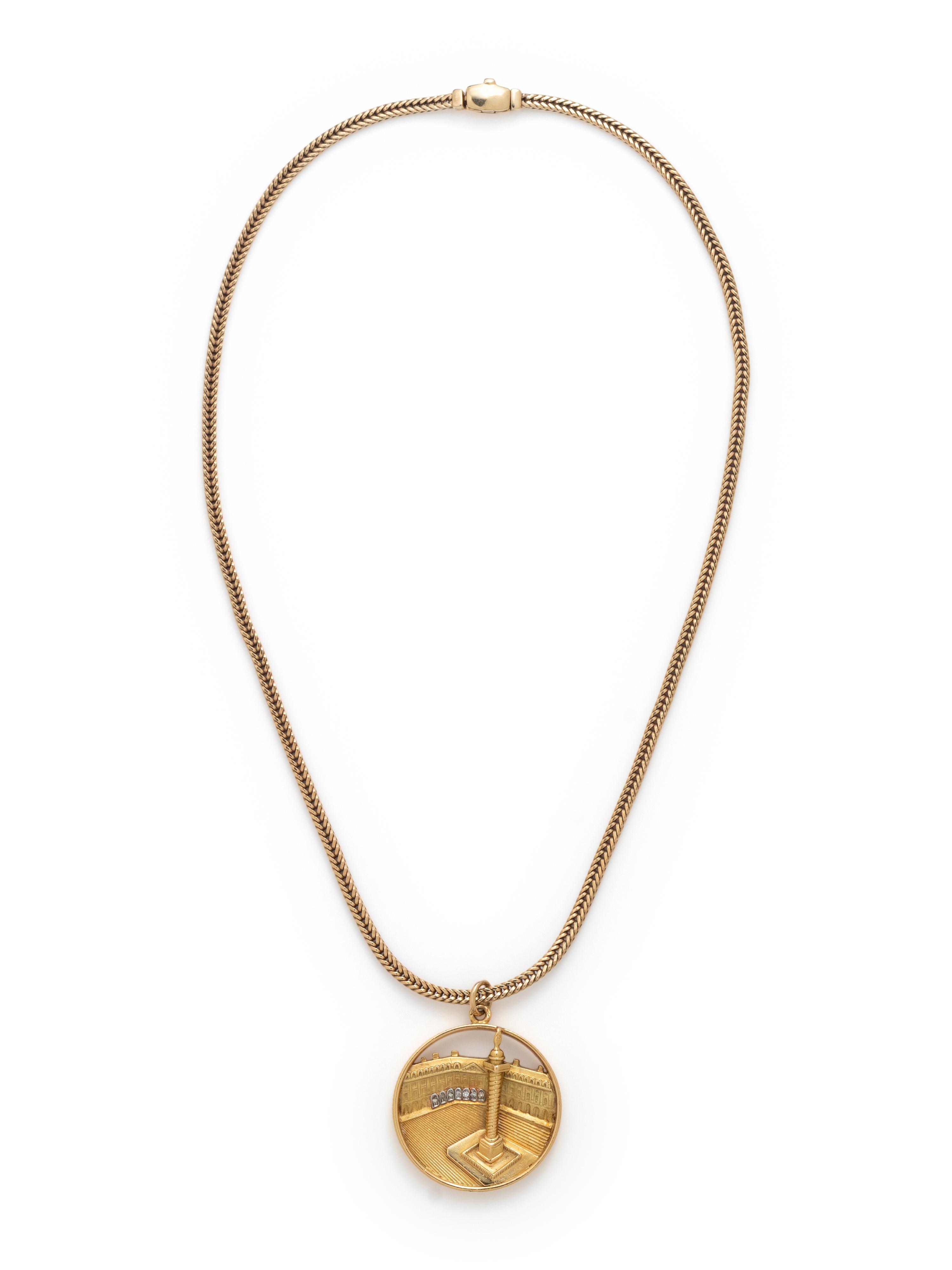 VAN CLEEF & ARPELS, YELLOW GOLD AND DIAMOND PENDANT