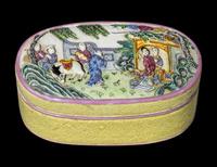 A Chinese Carved Famille Rose Porcelain Covered Box
