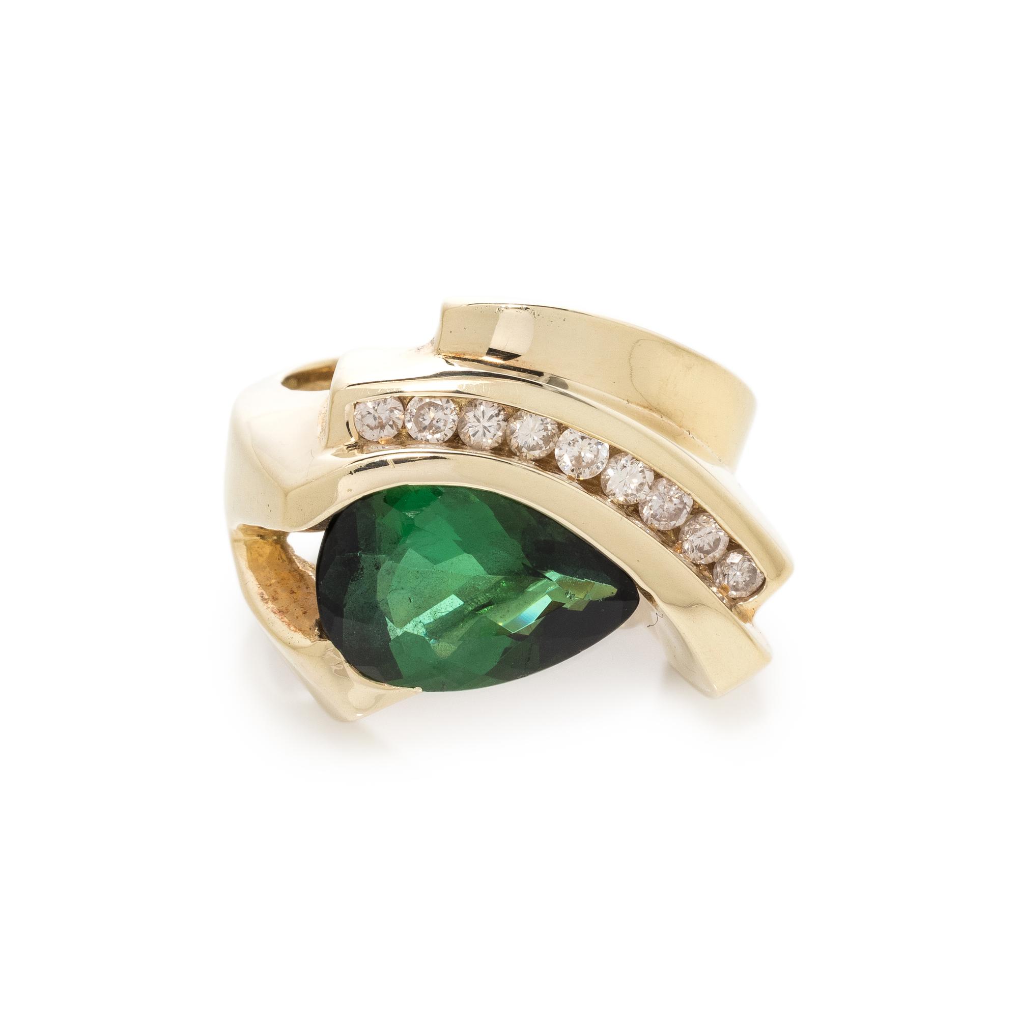 YELLOW GOLD, GREEN TOURMALINE AND DIAMOND RING