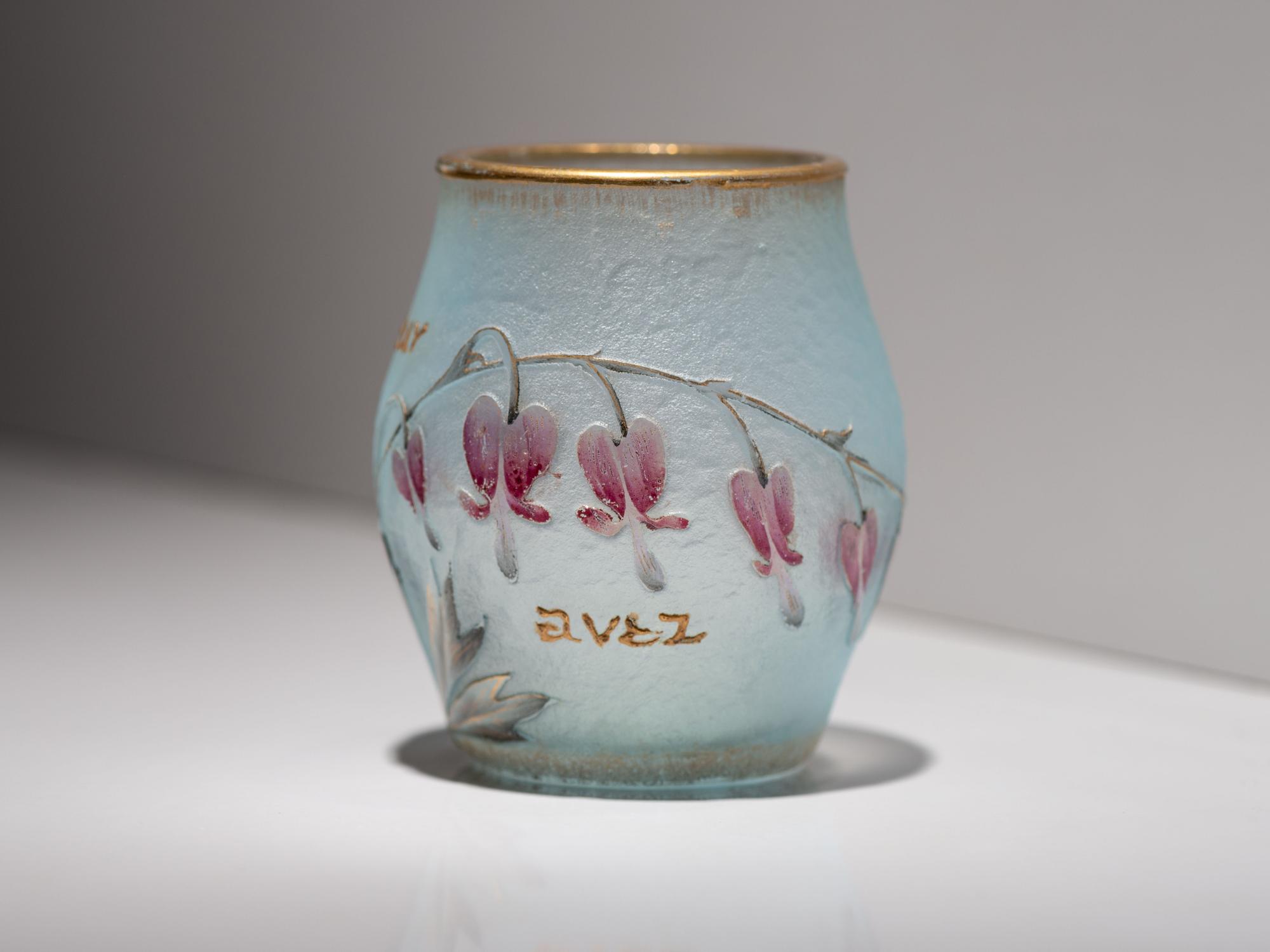 Mon Coeur Avez Miniature Bleeding Hearts Vase