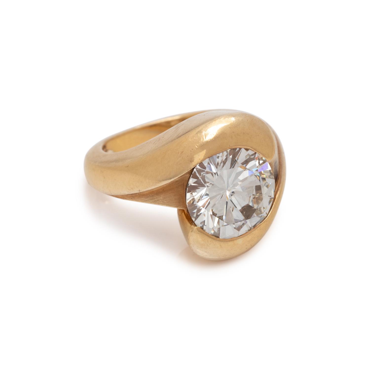 DIAMOND RING