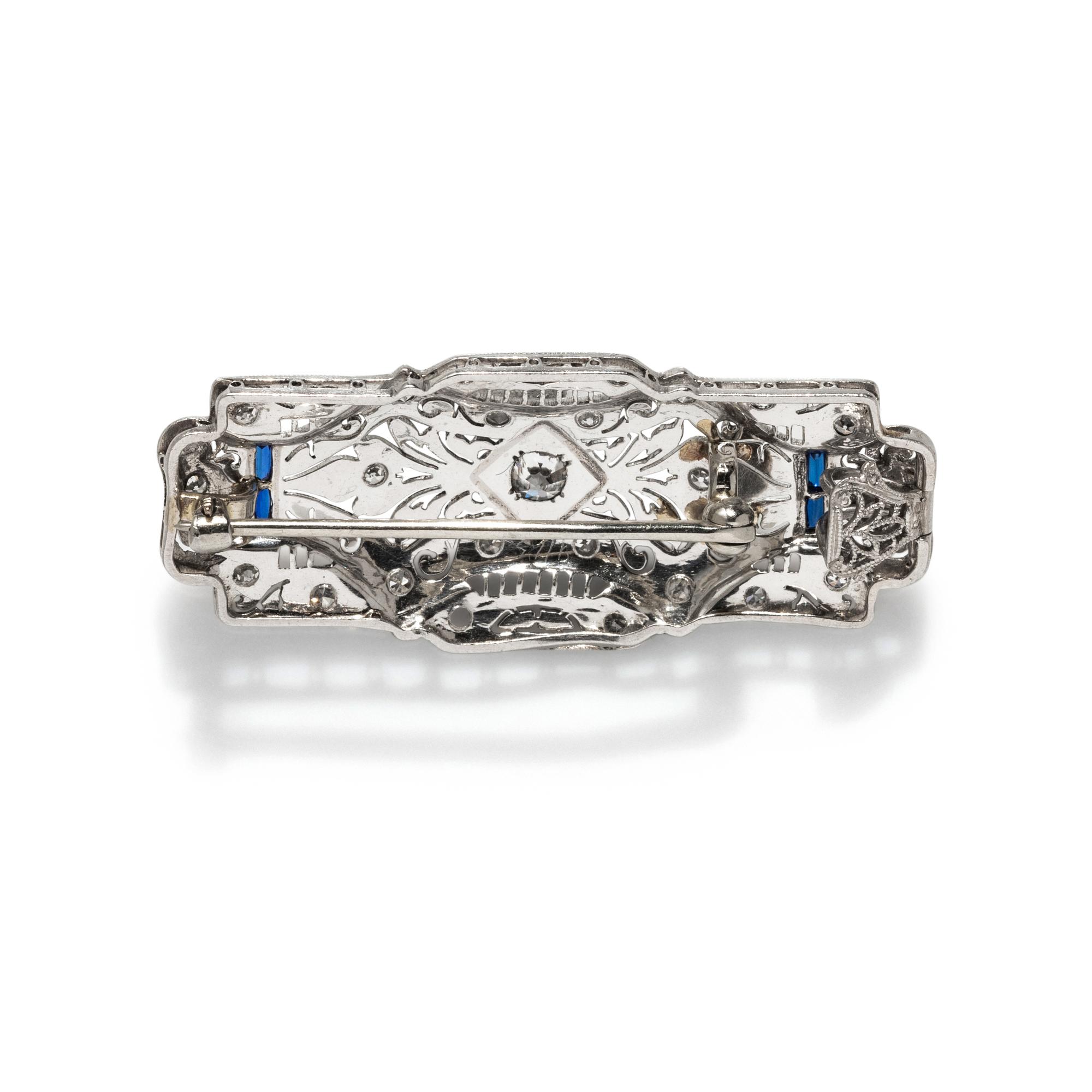 WHITE GOLD, DIAMOND AND SYNTHETIC SAPPHIRE PENDANT/BROOCH