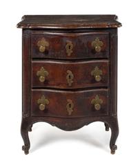 A Louis XV Provincial Chest of Drawers Height 30 x width 25 1/2 x depth 15 1/2 inches. — 18TH CENTURY