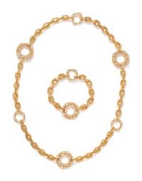 GUMUCHIAN, CONVERTIBLE ROSE GOLD AND DIAMOND NECKLACE/BRACELET SET