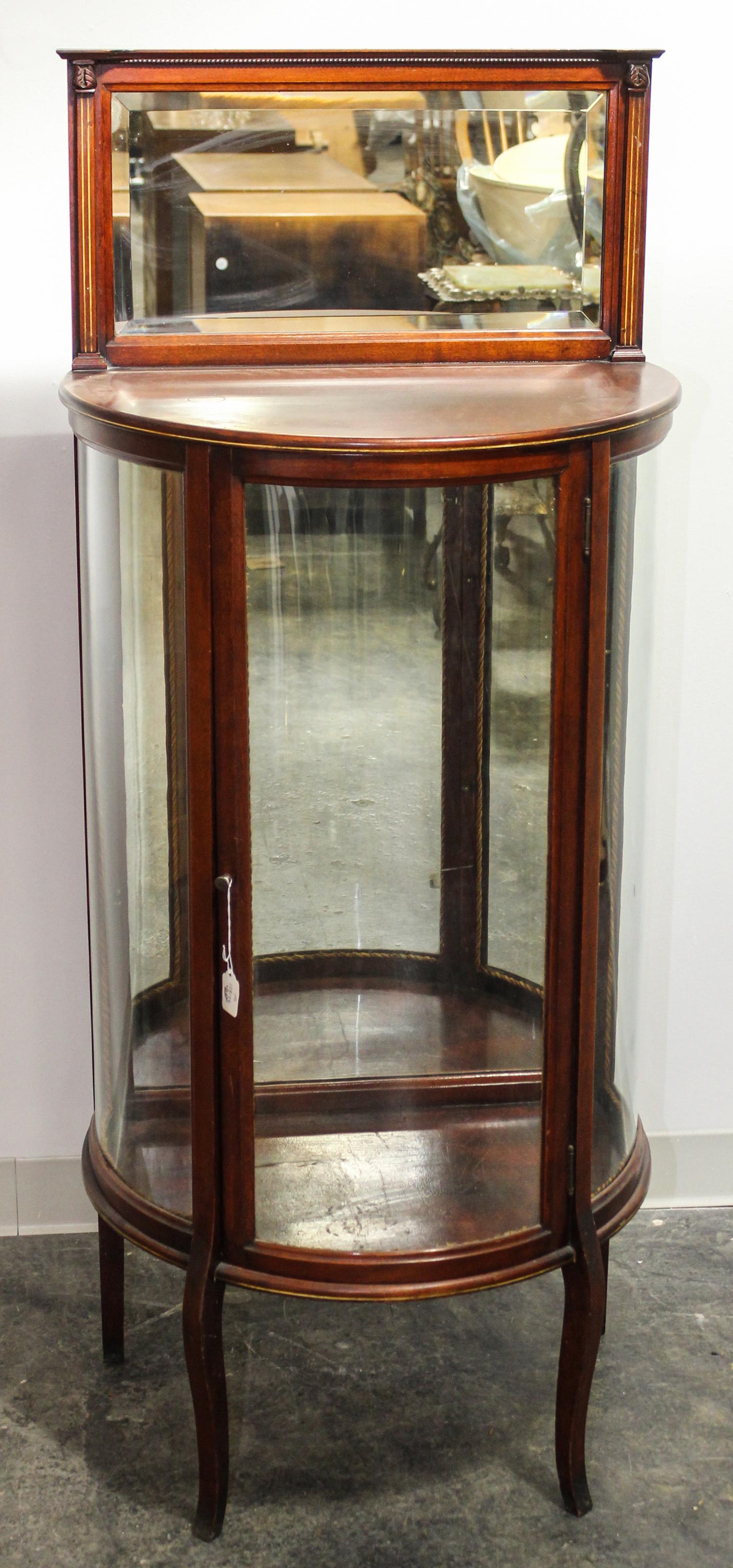 An Edwardian Vitrine Height 57 x width 24 x depth 15 1/2 inches. — 19TH/20TH CENTURY