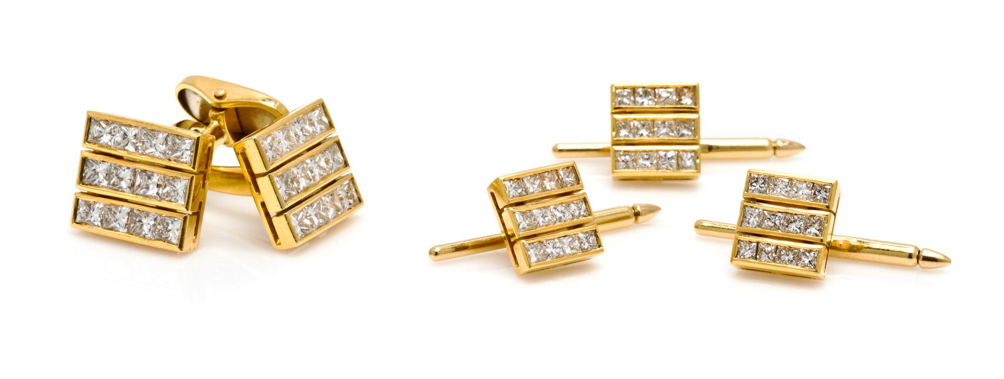 An 18 Karat Yellow Gold and Diamond Dress Set, 13.40 dwts.