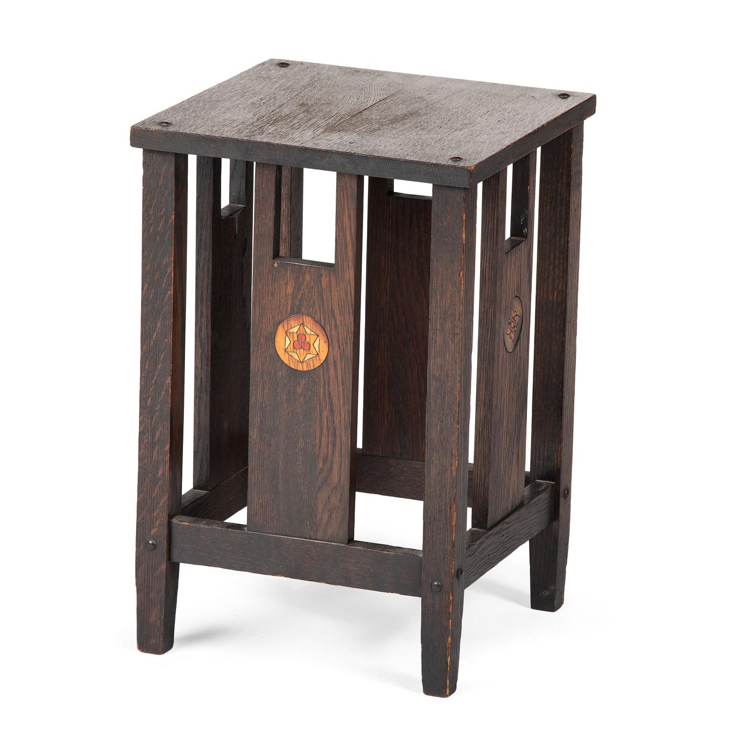 A Lakeside Craft Shop Tabouret