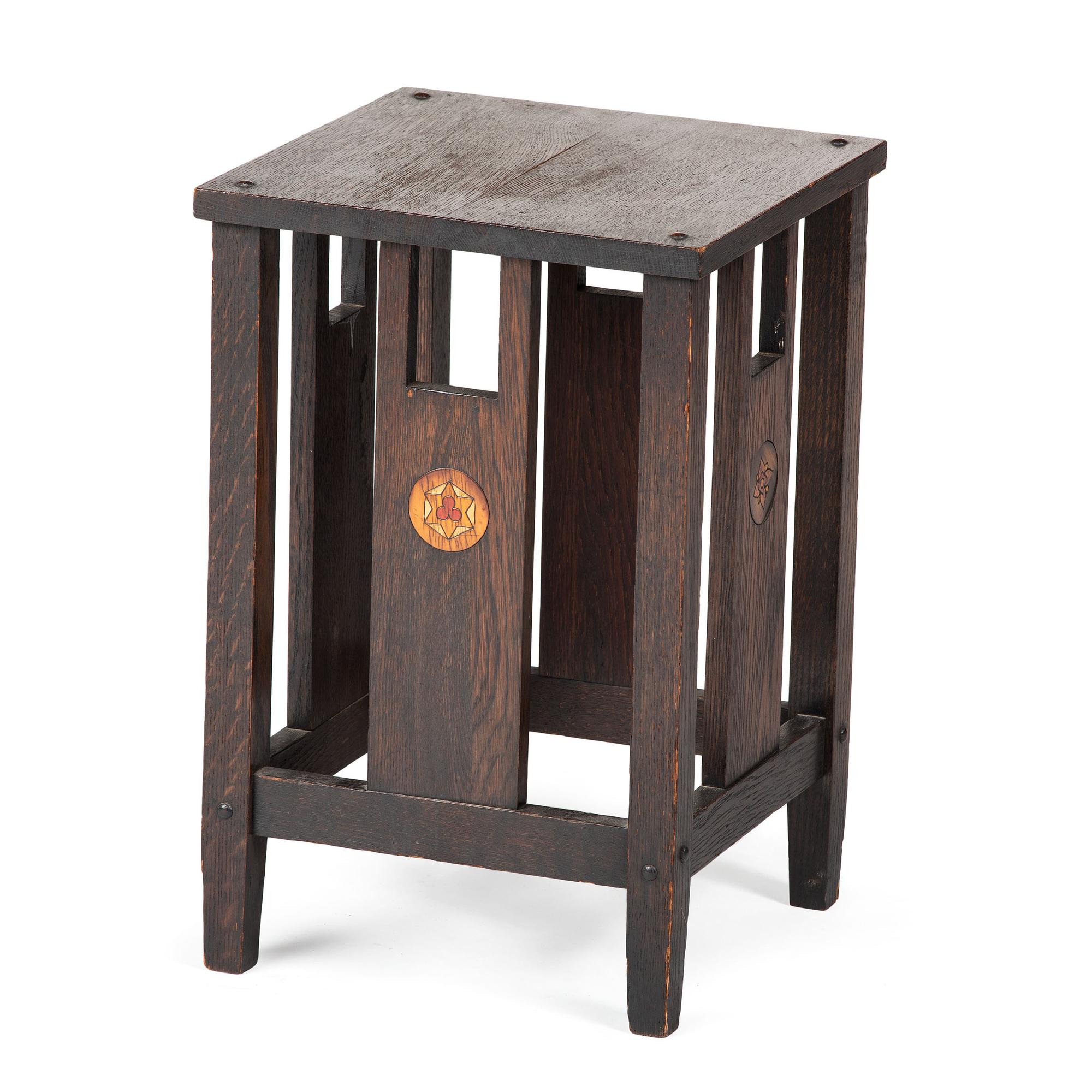 A Lakeside Craft Shop Tabouret