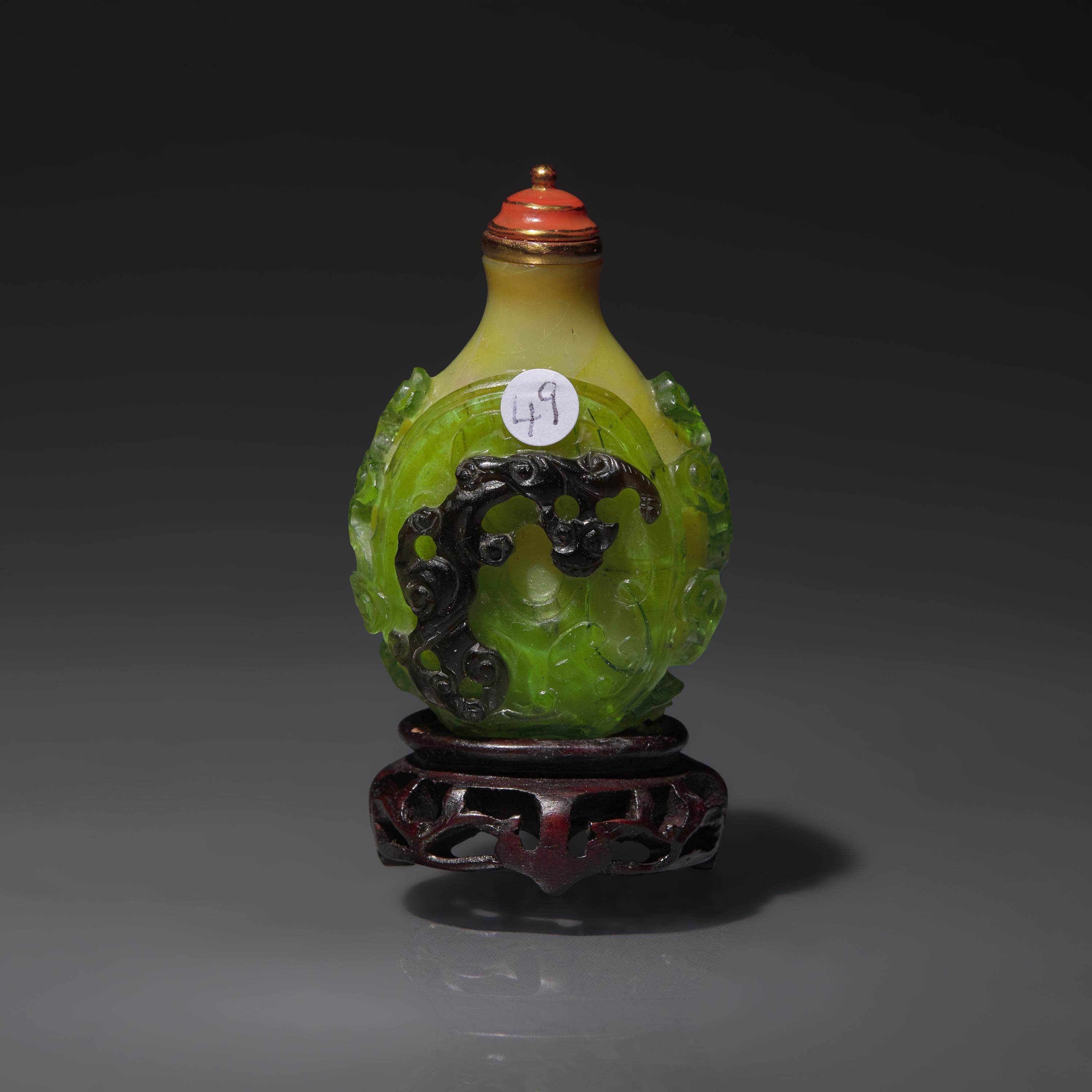 A Chinese Double-Overlay Glass Snuff Bottle, Qing Dynasty, Late 18th/Early 19th Century — 清中期 淡黃地套綠黑料螭龍紋鼻煙壺