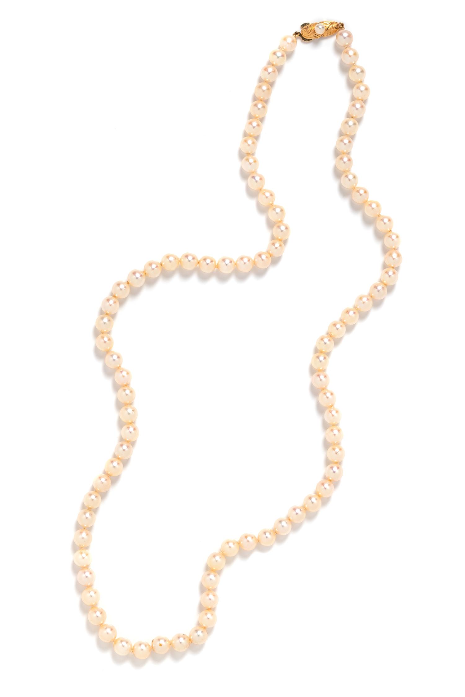 An 18 Karat Yellow Gold and Cultured Pearl Necklace,