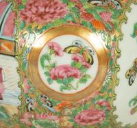 A Chinese Rose Medallion Porcelain Vase