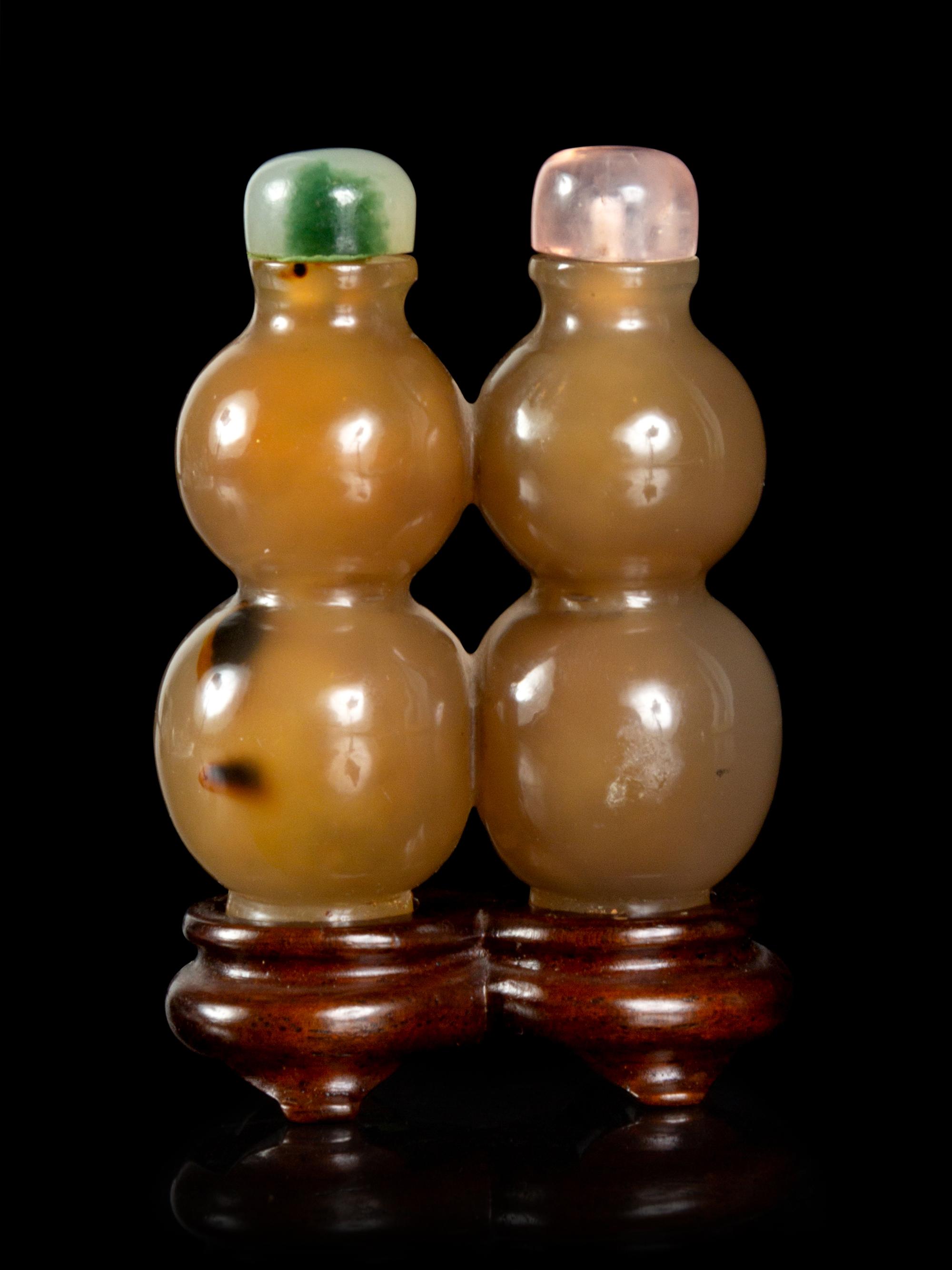 A Chinese Carved Agate Double Gourd-Form Double Snuff Bottle