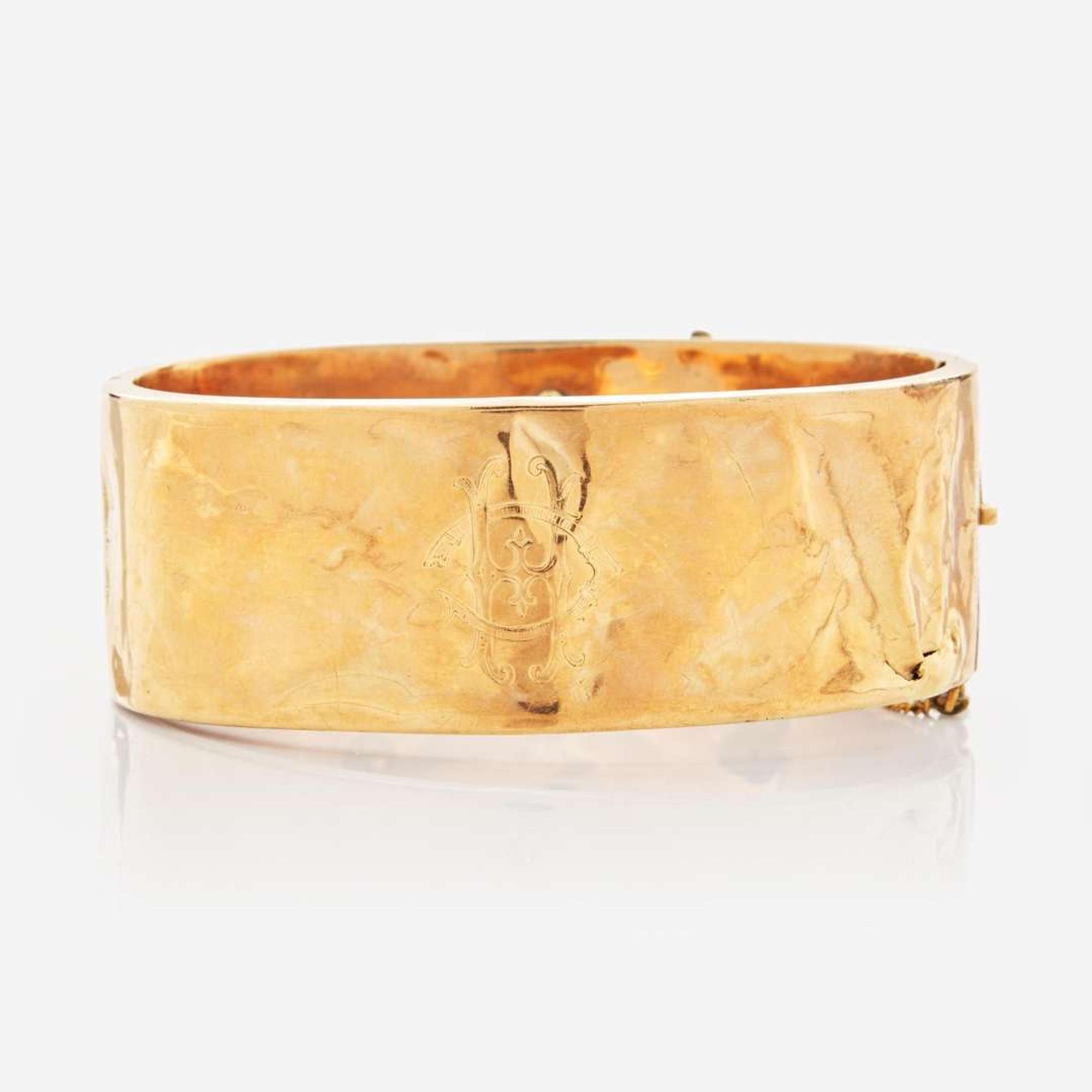 A 14K Yellow Gold and Pearl Bracelet