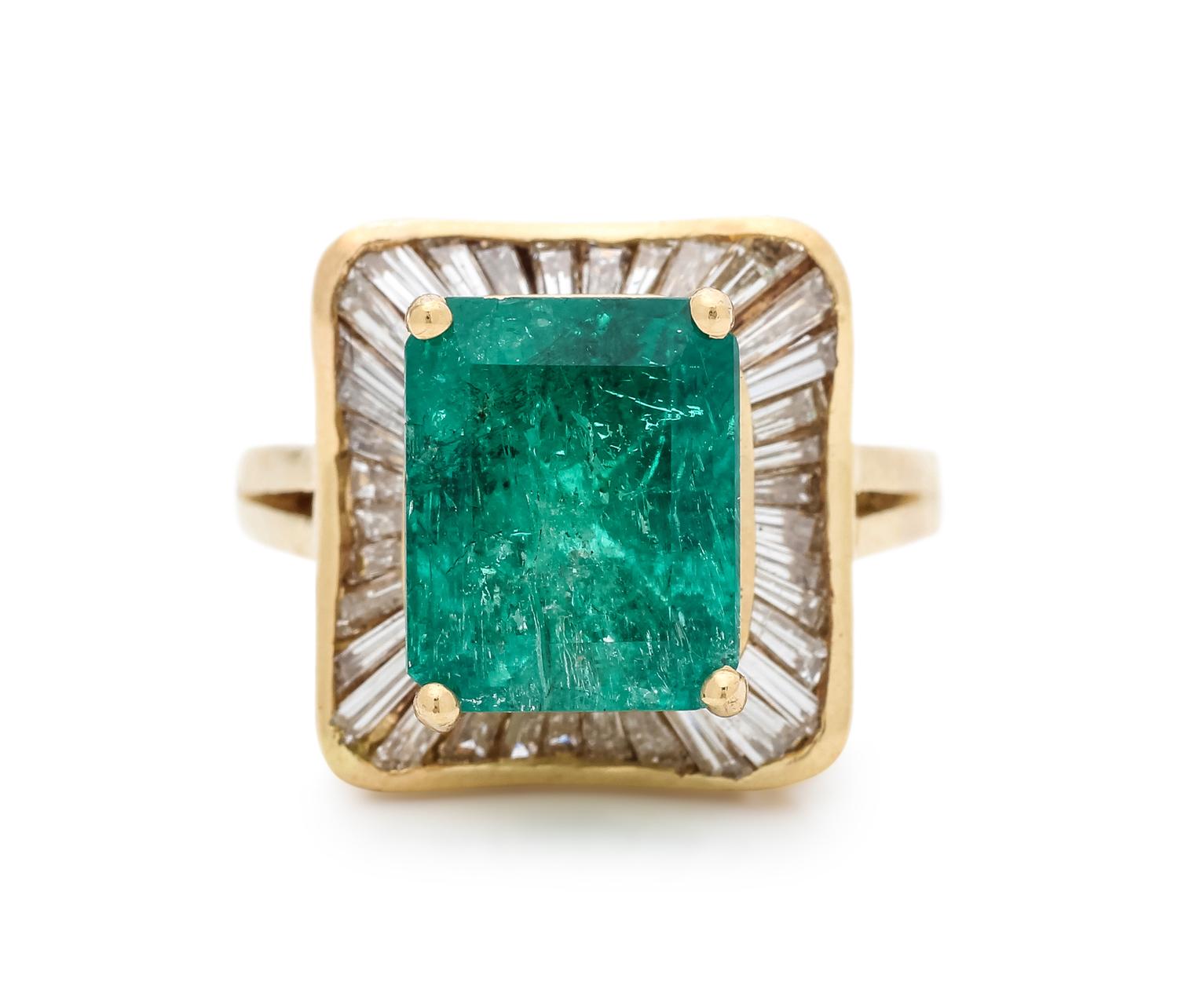 EMERALD AND DIAMOND RING