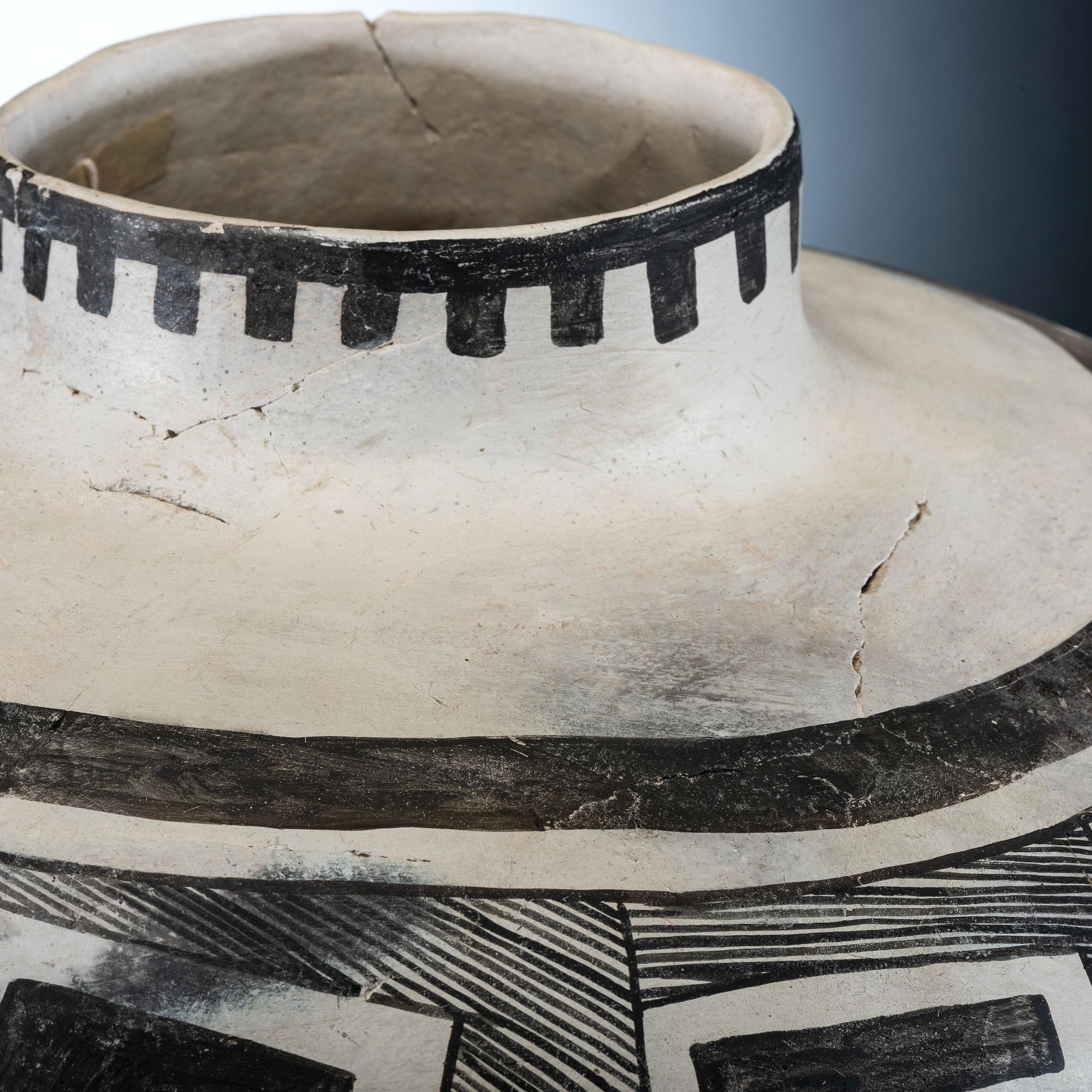 Anasazi Mogollan Black-on-White Pottery Storage Jar