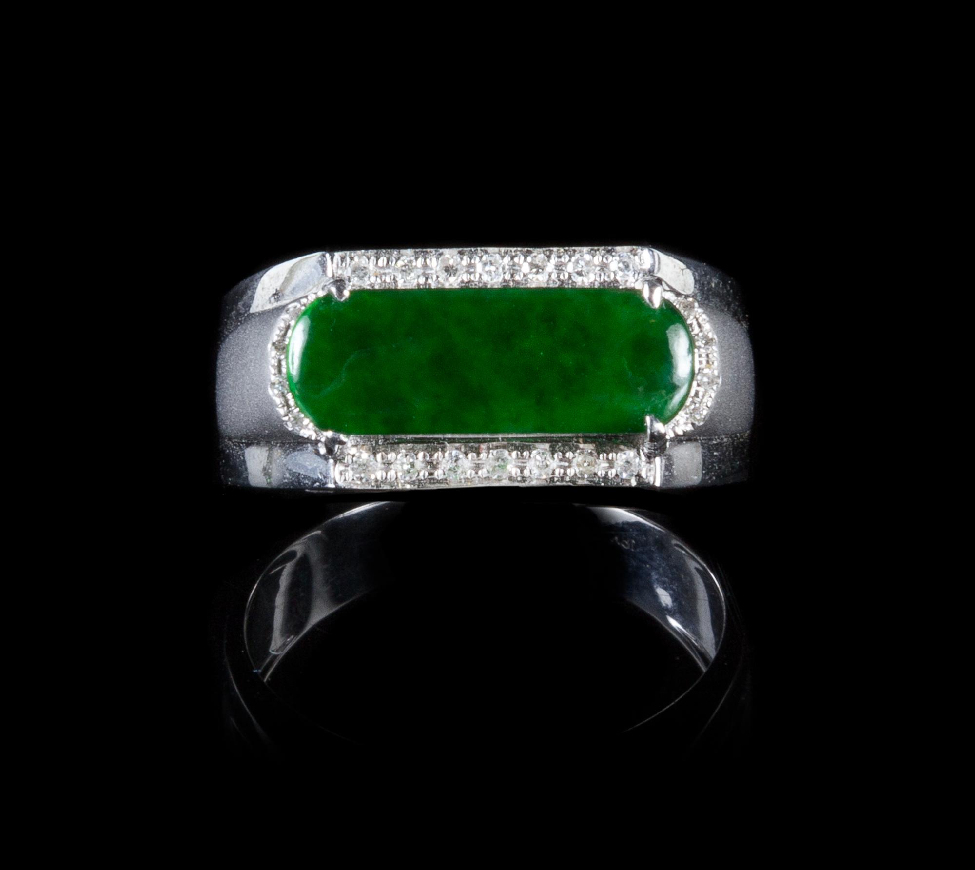 A Jadeite and 18K White Gold Mounted Ring