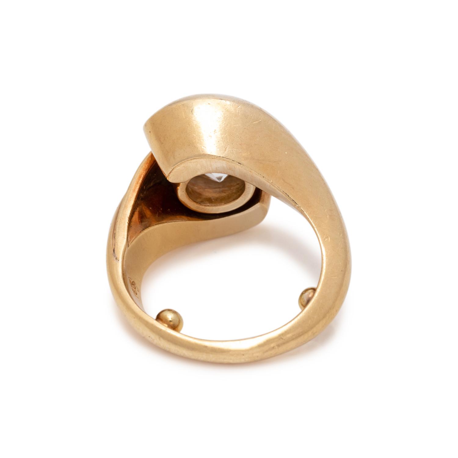 DIAMOND RING