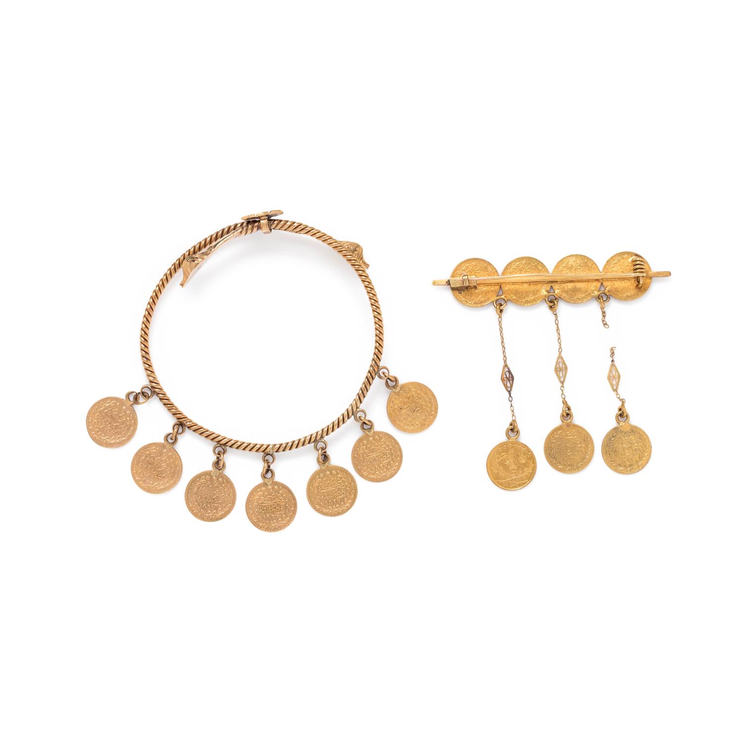 YELLOW GOLD AND COIN SET