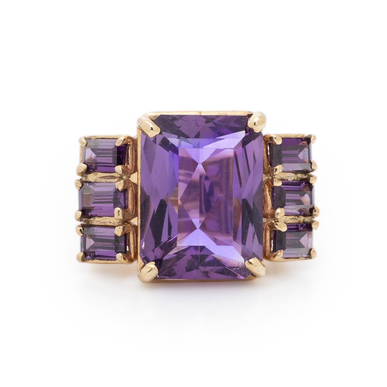 AMETHYST AND YELLOW GOLD RING