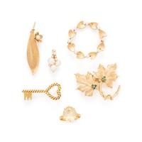 COLLECTION OF YELLOW GOLD AND GEMSTONE JEWELRY