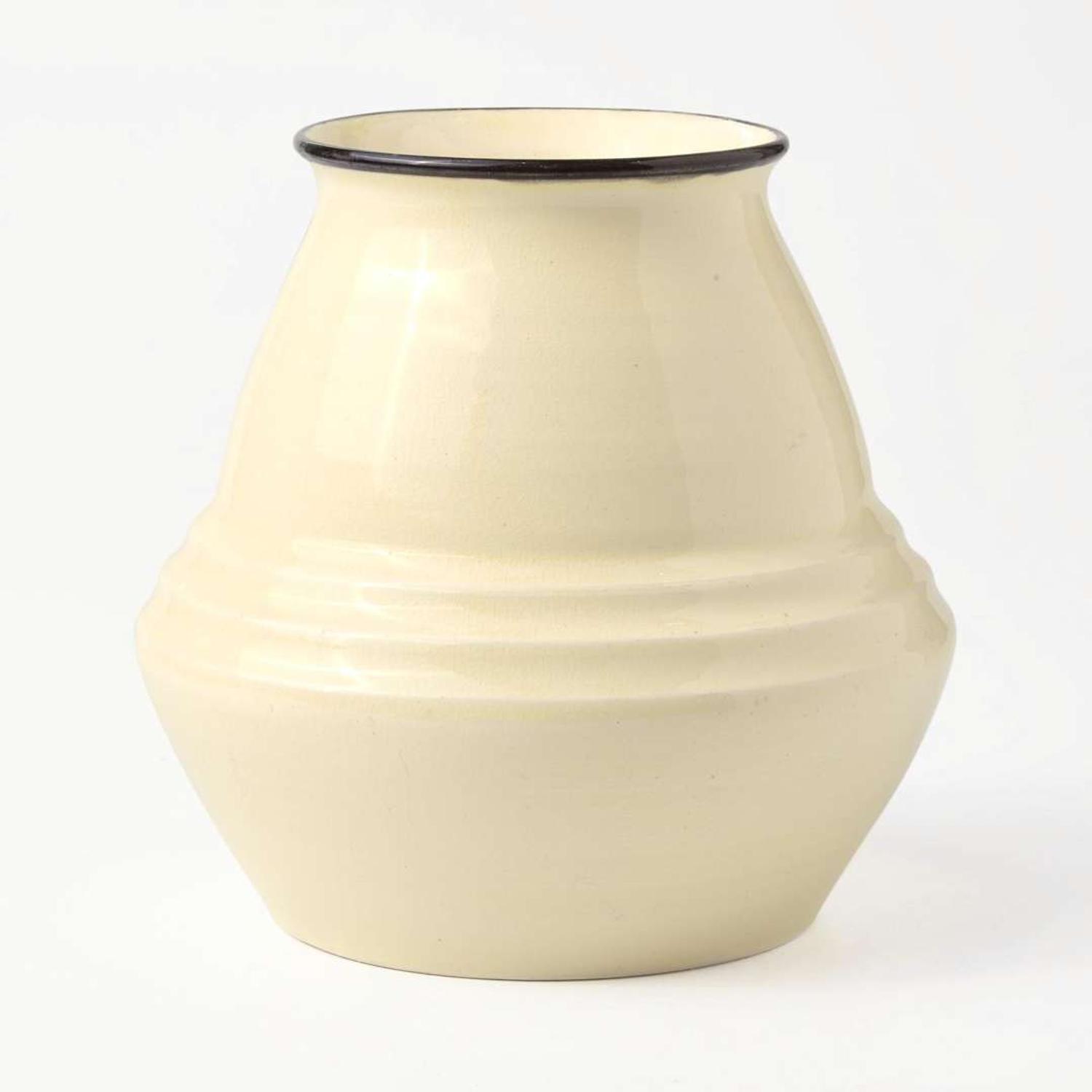A Wedgwood Keith Murray (1892-1981) Designed Queensware Vase UK, 1930s