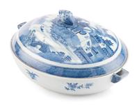 A Canton Export Porcelain Covered Warming Dish