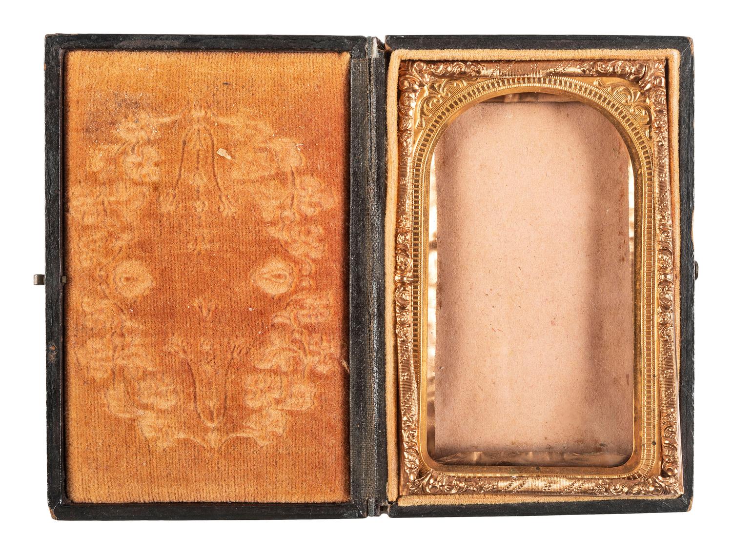 [CIVIL WAR]. CDV-sized tintype of a Union soldier armed with a musket with bayonet.